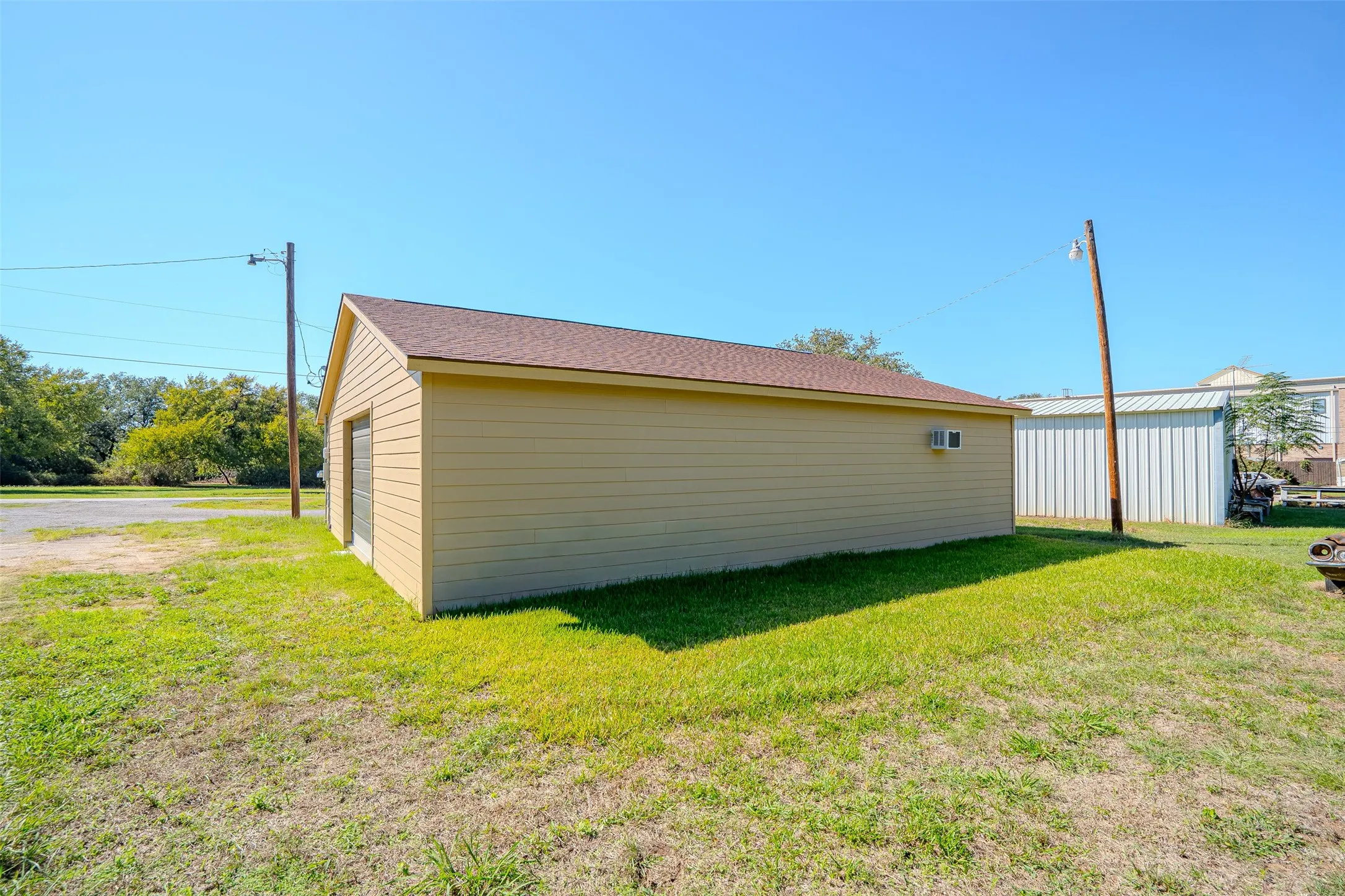 Warehouse For Sale in Hood County , 201 Granbury Court, Granbury, Texas 76049, 0, 0, Garage spaces, 0 Sqft, built in 1977, mls#21420633, Real Estate Agent in Granbury, Homes For Sale in Hood county, Homes For Sale in Granbury, Realtor in Granbury Texas, Real Estate Brokerage Independent Realty Texas, Luminita Cordes Realtor