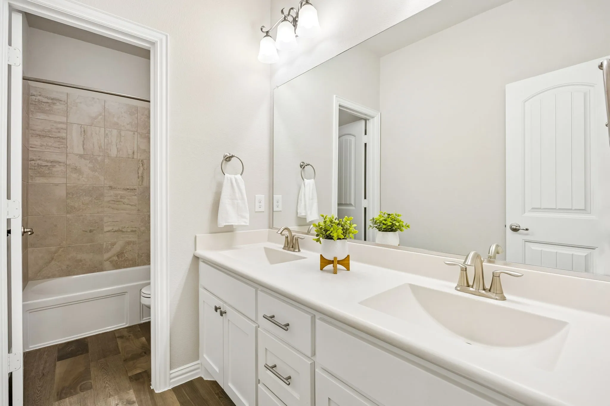 Single Family Residence For Sale in Collin County , 4312 Salado Creek Way, Celina, Texas 75078, 4 Bedroom, 3 Bathroom, 2 Garage spaces, 2,572 Sqft, built in 2017, mls#21404450, Real Estate Agent in Celina, Homes For Sale in Collin county, Homes For Sale in Celina, Realtor in Celina Texas, Real Estate Brokerage Independent Realty Texas, Luminita Cordes Realtor