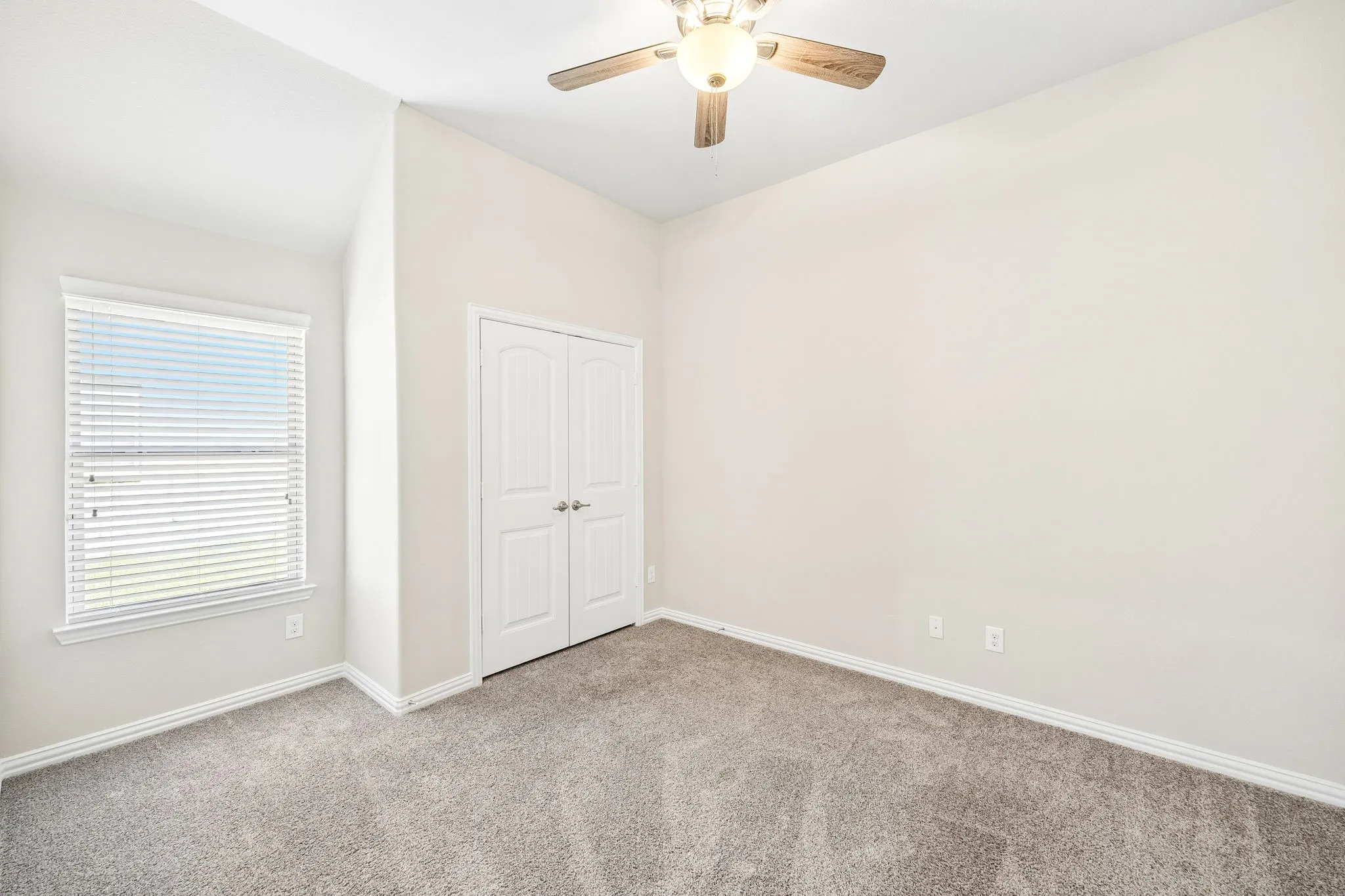 Single Family Residence For Sale in Collin County , 4312 Salado Creek Way, Celina, Texas 75078, 4 Bedroom, 3 Bathroom, 2 Garage spaces, 2,572 Sqft, built in 2017, mls#21404450, Real Estate Agent in Celina, Homes For Sale in Collin county, Homes For Sale in Celina, Realtor in Celina Texas, Real Estate Brokerage Independent Realty Texas, Luminita Cordes Realtor