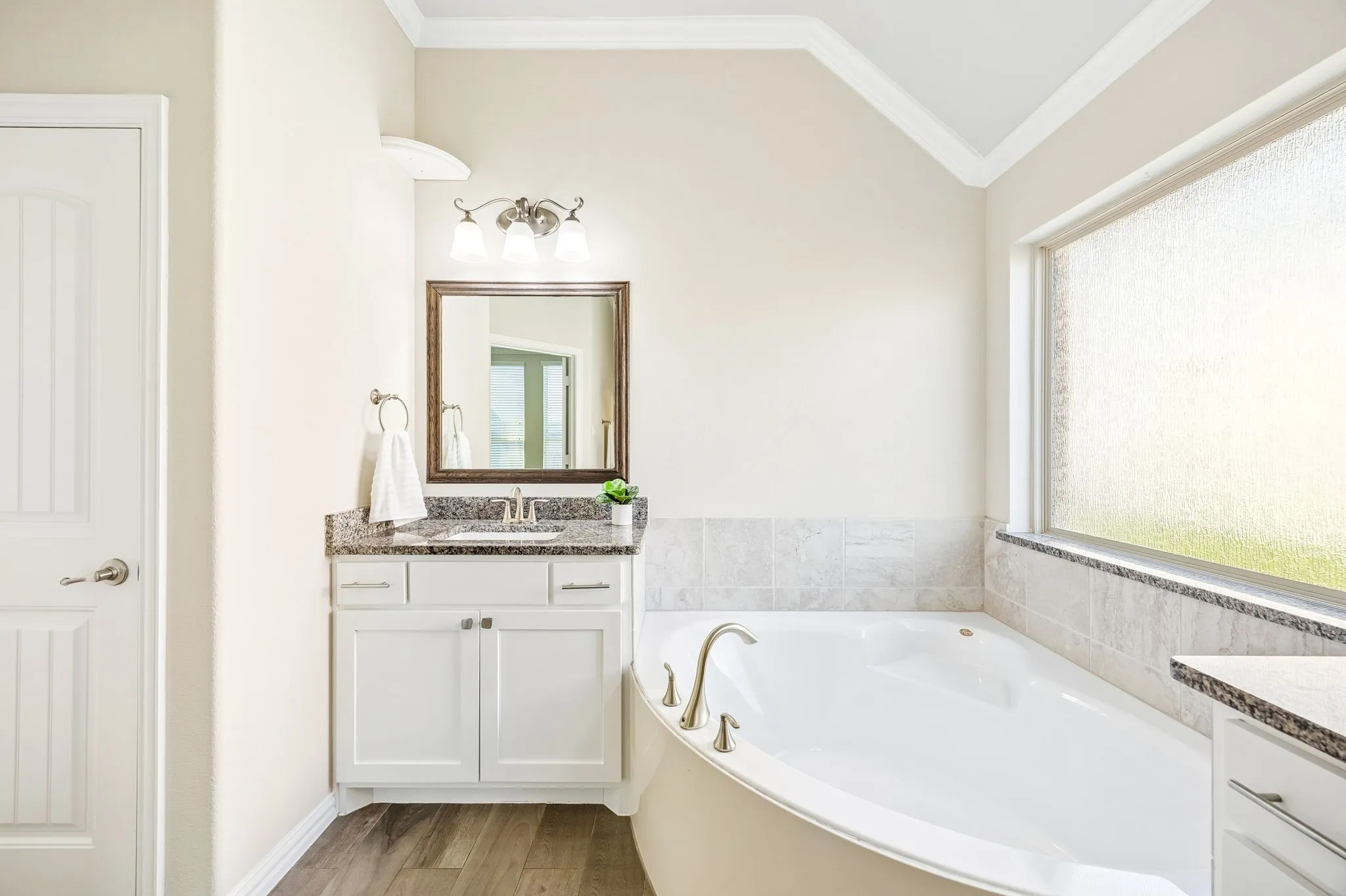 Single Family Residence For Sale in Collin County , 4312 Salado Creek Way, Celina, Texas 75078, 4 Bedroom, 3 Bathroom, 2 Garage spaces, 2,572 Sqft, built in 2017, mls#21404450, Real Estate Agent in Celina, Homes For Sale in Collin county, Homes For Sale in Celina, Realtor in Celina Texas, Real Estate Brokerage Independent Realty Texas, Luminita Cordes Realtor
