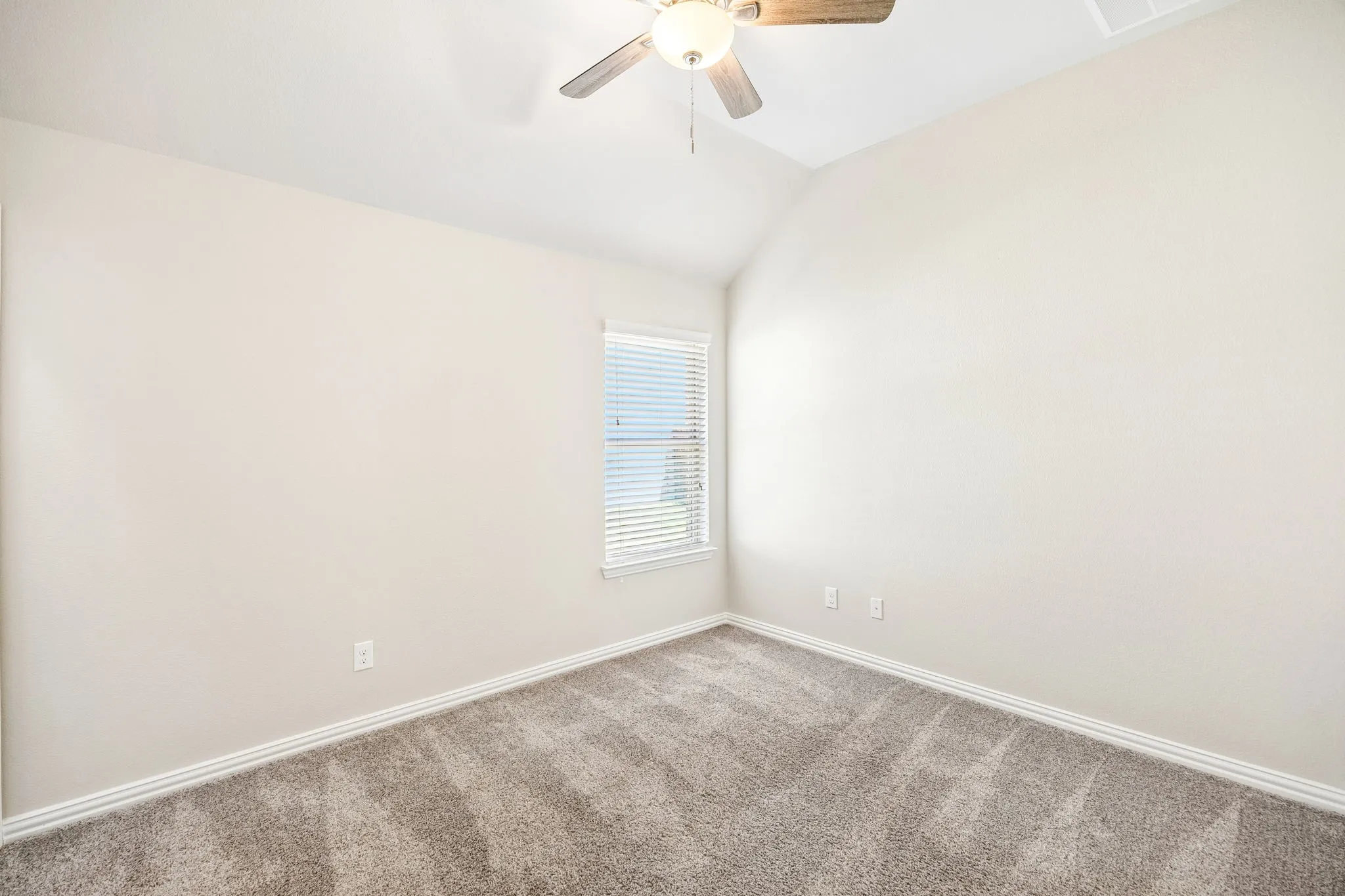 Single Family Residence For Sale in Collin County , 4312 Salado Creek Way, Celina, Texas 75078, 4 Bedroom, 3 Bathroom, 2 Garage spaces, 2,572 Sqft, built in 2017, mls#21404450, Real Estate Agent in Celina, Homes For Sale in Collin county, Homes For Sale in Celina, Realtor in Celina Texas, Real Estate Brokerage Independent Realty Texas, Luminita Cordes Realtor