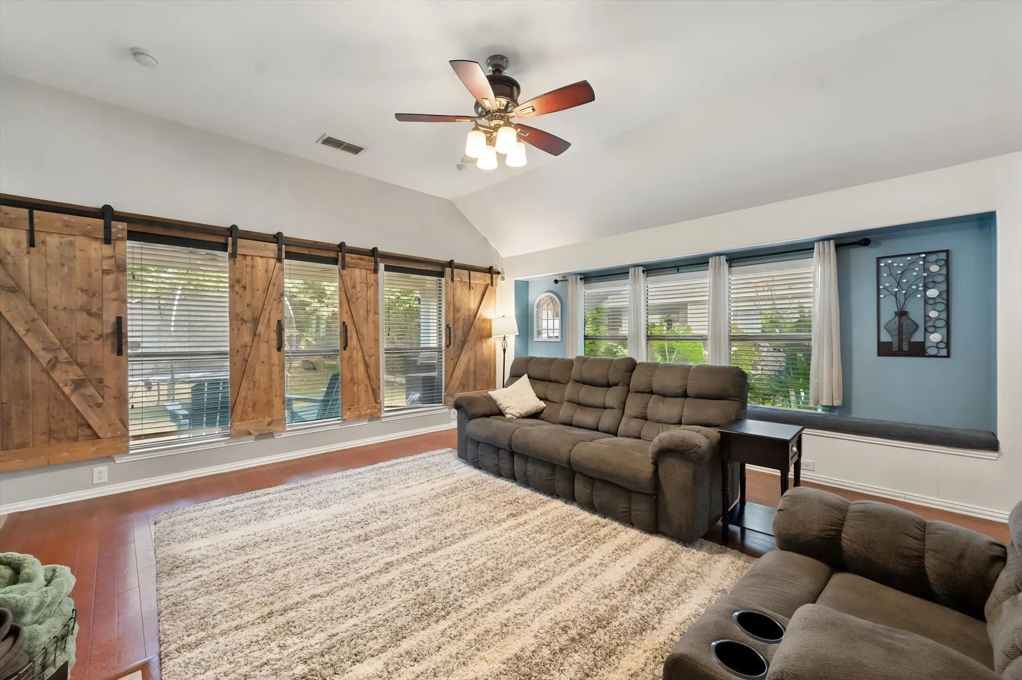 Single Family Residence For Sale in Tarrant County , 613 Vickie Street, Crowley, Texas 76036, 3 Bedroom, 3 Bathroom, 2 Garage spaces, 2,226 Sqft, built in 2008, mls#21416621, Real Estate Agent in Crowley, Homes For Sale in Tarrant county, Homes For Sale in Crowley, Realtor in Crowley Texas, Real Estate Brokerage Independent Realty Texas, Luminita Cordes Realtor