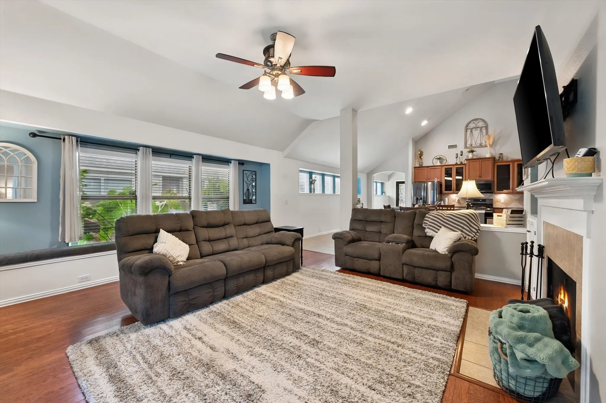 Single Family Residence For Sale in Tarrant County , 613 Vickie Street, Crowley, Texas 76036, 3 Bedroom, 3 Bathroom, 2 Garage spaces, 2,226 Sqft, built in 2008, mls#21416621, Real Estate Agent in Crowley, Homes For Sale in Tarrant county, Homes For Sale in Crowley, Realtor in Crowley Texas, Real Estate Brokerage Independent Realty Texas, Luminita Cordes Realtor