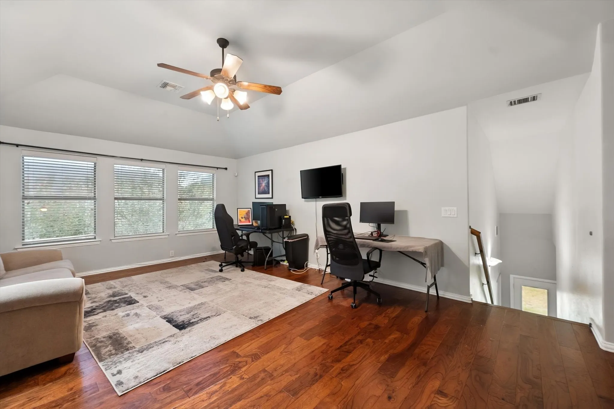 Single Family Residence For Sale in Tarrant County , 613 Vickie Street, Crowley, Texas 76036, 3 Bedroom, 3 Bathroom, 2 Garage spaces, 2,226 Sqft, built in 2008, mls#21416621, Real Estate Agent in Crowley, Homes For Sale in Tarrant county, Homes For Sale in Crowley, Realtor in Crowley Texas, Real Estate Brokerage Independent Realty Texas, Luminita Cordes Realtor