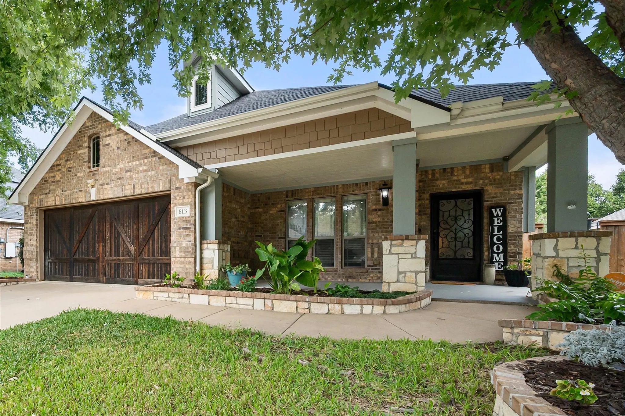 Single Family Residence For Sale in Tarrant County , 613 Vickie Street, Crowley, Texas 76036, 3 Bedroom, 3 Bathroom, 2 Garage spaces, 2,226 Sqft, built in 2008, mls#21416621, Real Estate Agent in Crowley, Homes For Sale in Tarrant county, Homes For Sale in Crowley, Realtor in Crowley Texas, Real Estate Brokerage Independent Realty Texas, Luminita Cordes Realtor