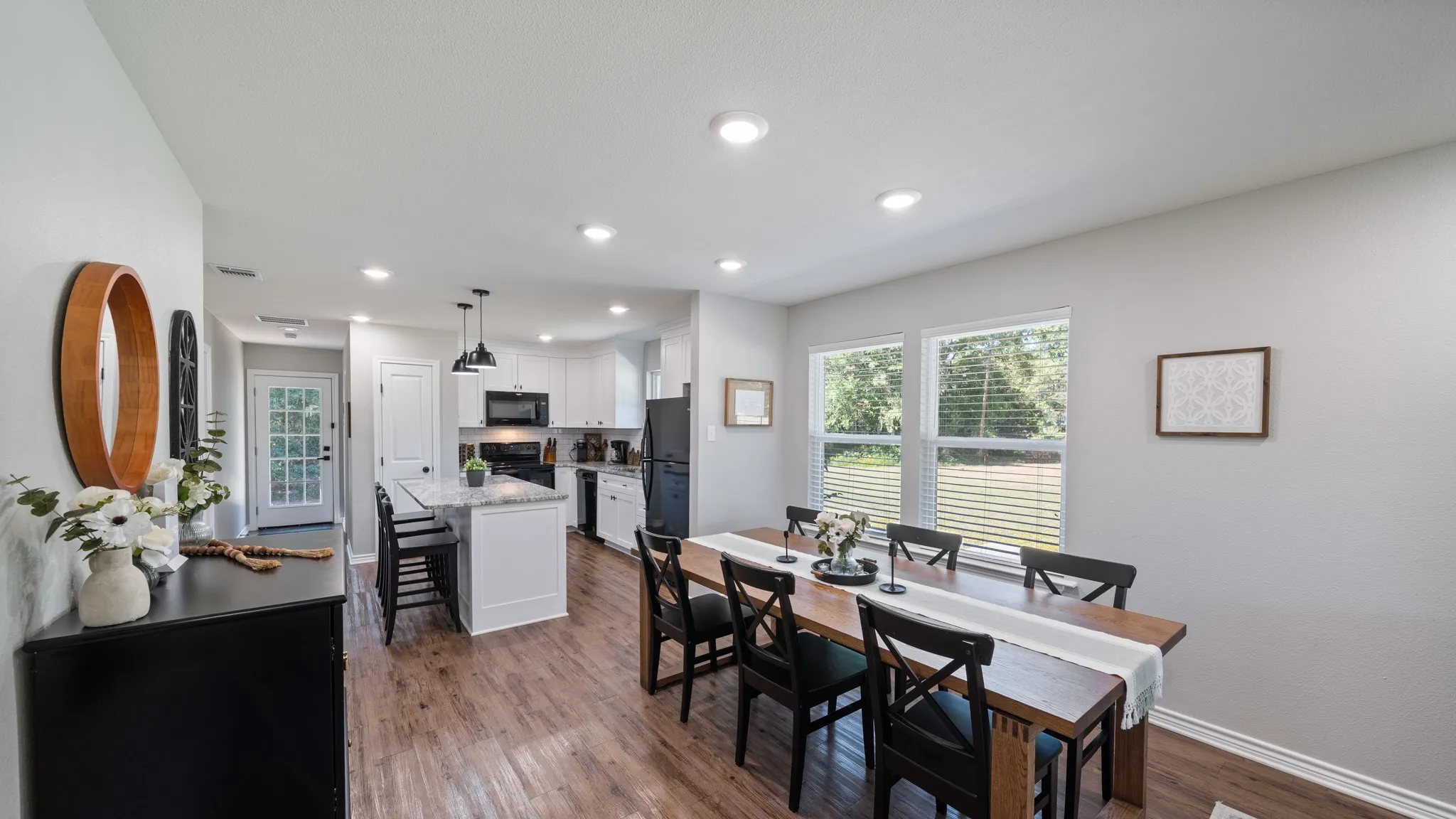 Single Family Residence For Sale in Henderson County , 128 Crestwood Drive, Mabank, Texas 75156, 3 Bedroom, 2 Bathroom, Garage spaces, 1,260 Sqft, built in 2022, mls#21413948, Real Estate Agent in Mabank, Homes For Sale in Henderson county, Homes For Sale in Mabank, Realtor in Mabank Texas, Real Estate Brokerage Independent Realty Texas, Luminita Cordes Realtor
