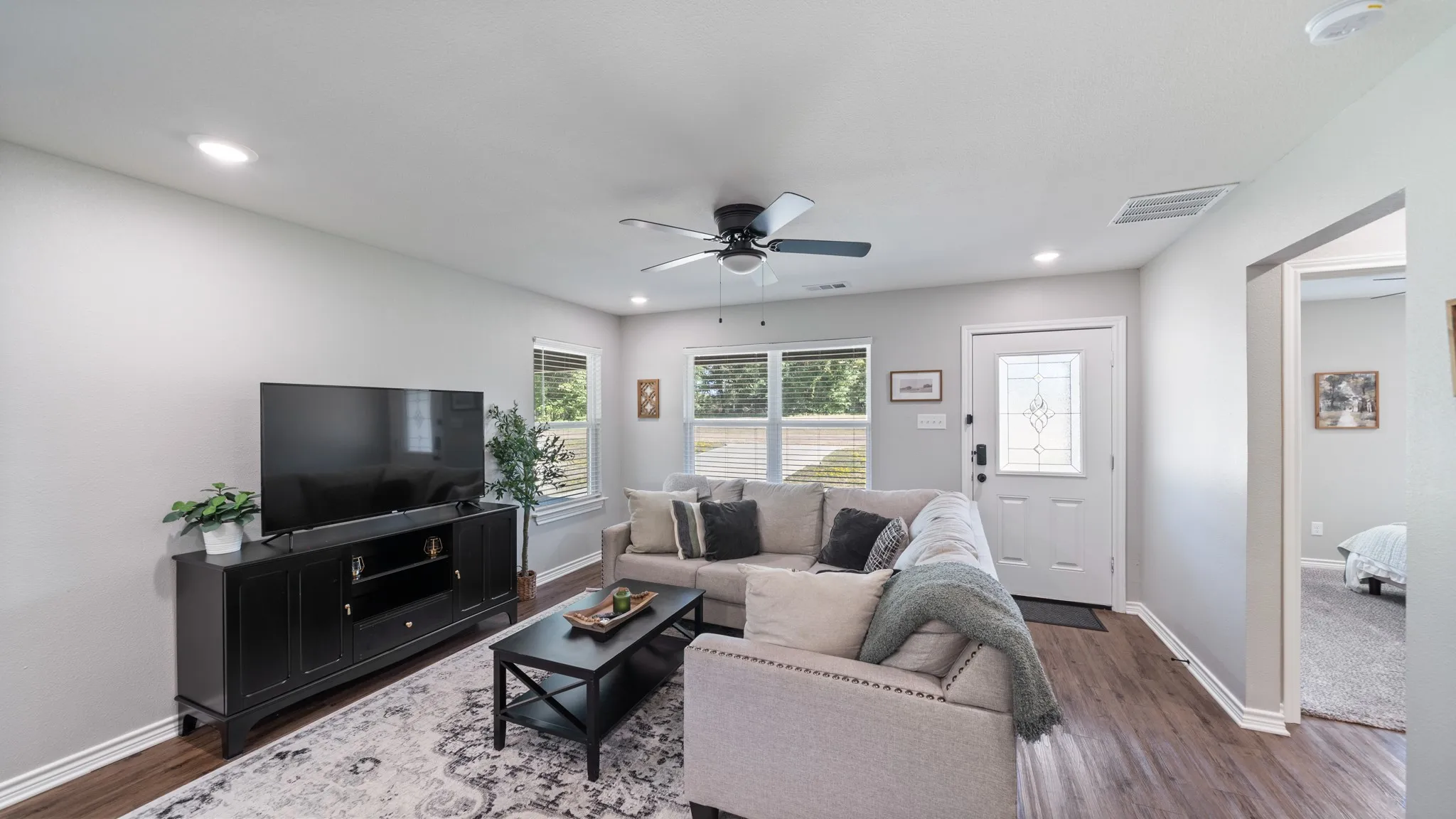 Single Family Residence For Sale in Henderson County , 128 Crestwood Drive, Mabank, Texas 75156, 3 Bedroom, 2 Bathroom, Garage spaces, 1,260 Sqft, built in 2022, mls#21413948, Real Estate Agent in Mabank, Homes For Sale in Henderson county, Homes For Sale in Mabank, Realtor in Mabank Texas, Real Estate Brokerage Independent Realty Texas, Luminita Cordes Realtor