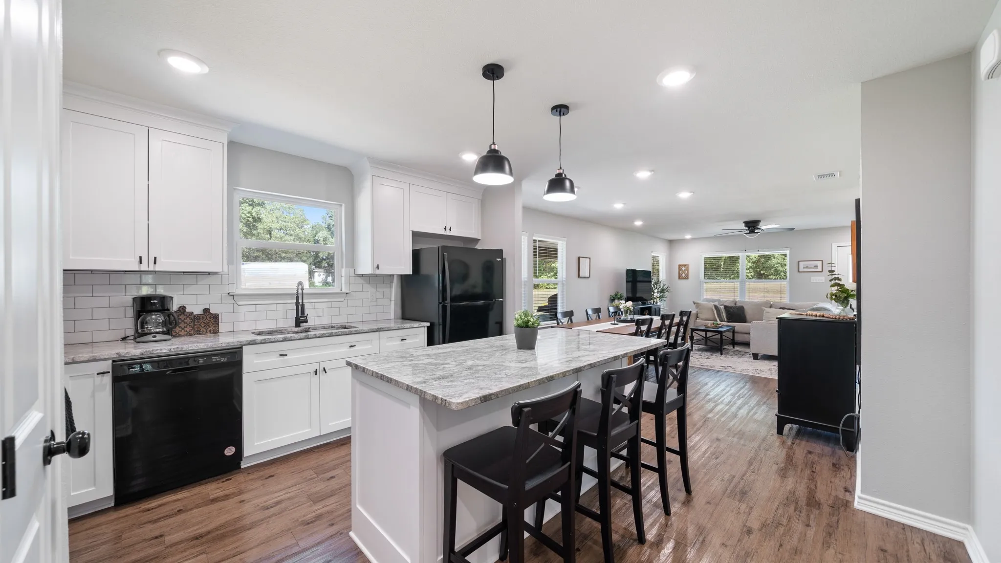 Single Family Residence For Sale in Henderson County , 128 Crestwood Drive, Mabank, Texas 75156, 3 Bedroom, 2 Bathroom, Garage spaces, 1,260 Sqft, built in 2022, mls#21413948, Real Estate Agent in Mabank, Homes For Sale in Henderson county, Homes For Sale in Mabank, Realtor in Mabank Texas, Real Estate Brokerage Independent Realty Texas, Luminita Cordes Realtor