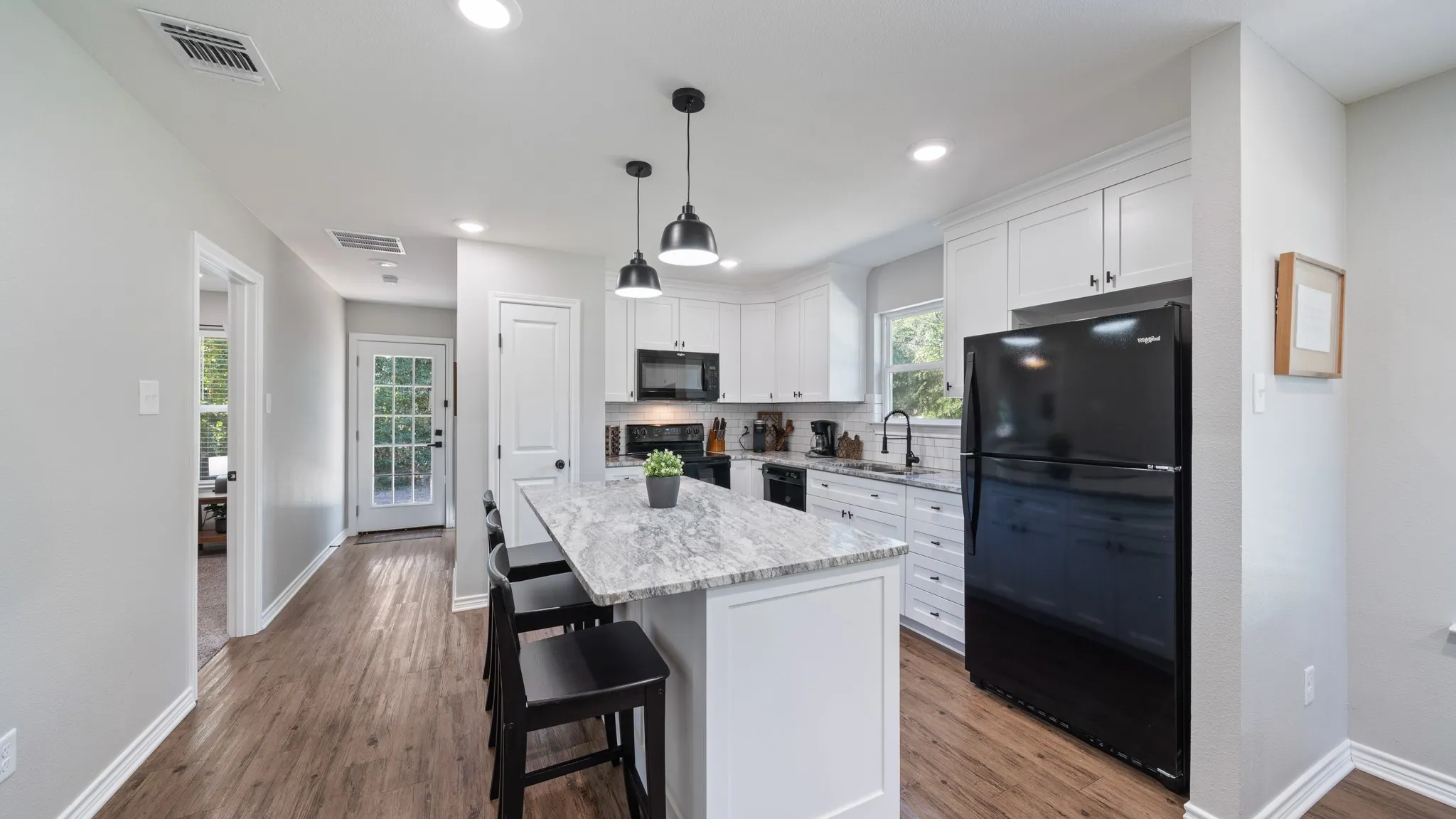 Single Family Residence For Sale in Henderson County , 128 Crestwood Drive, Mabank, Texas 75156, 3 Bedroom, 2 Bathroom, Garage spaces, 1,260 Sqft, built in 2022, mls#21413948, Real Estate Agent in Mabank, Homes For Sale in Henderson county, Homes For Sale in Mabank, Realtor in Mabank Texas, Real Estate Brokerage Independent Realty Texas, Luminita Cordes Realtor
