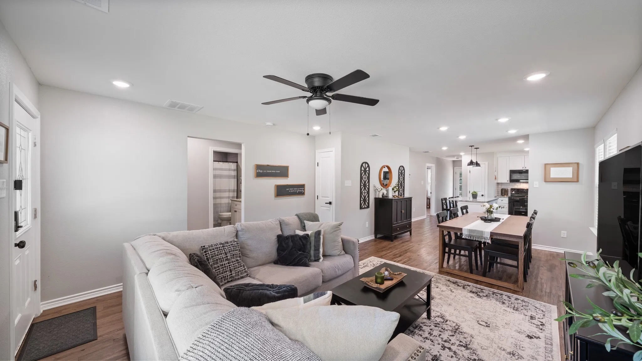 Single Family Residence For Sale in Henderson County , 128 Crestwood Drive, Mabank, Texas 75156, 3 Bedroom, 2 Bathroom, Garage spaces, 1,260 Sqft, built in 2022, mls#21413948, Real Estate Agent in Mabank, Homes For Sale in Henderson county, Homes For Sale in Mabank, Realtor in Mabank Texas, Real Estate Brokerage Independent Realty Texas, Luminita Cordes Realtor