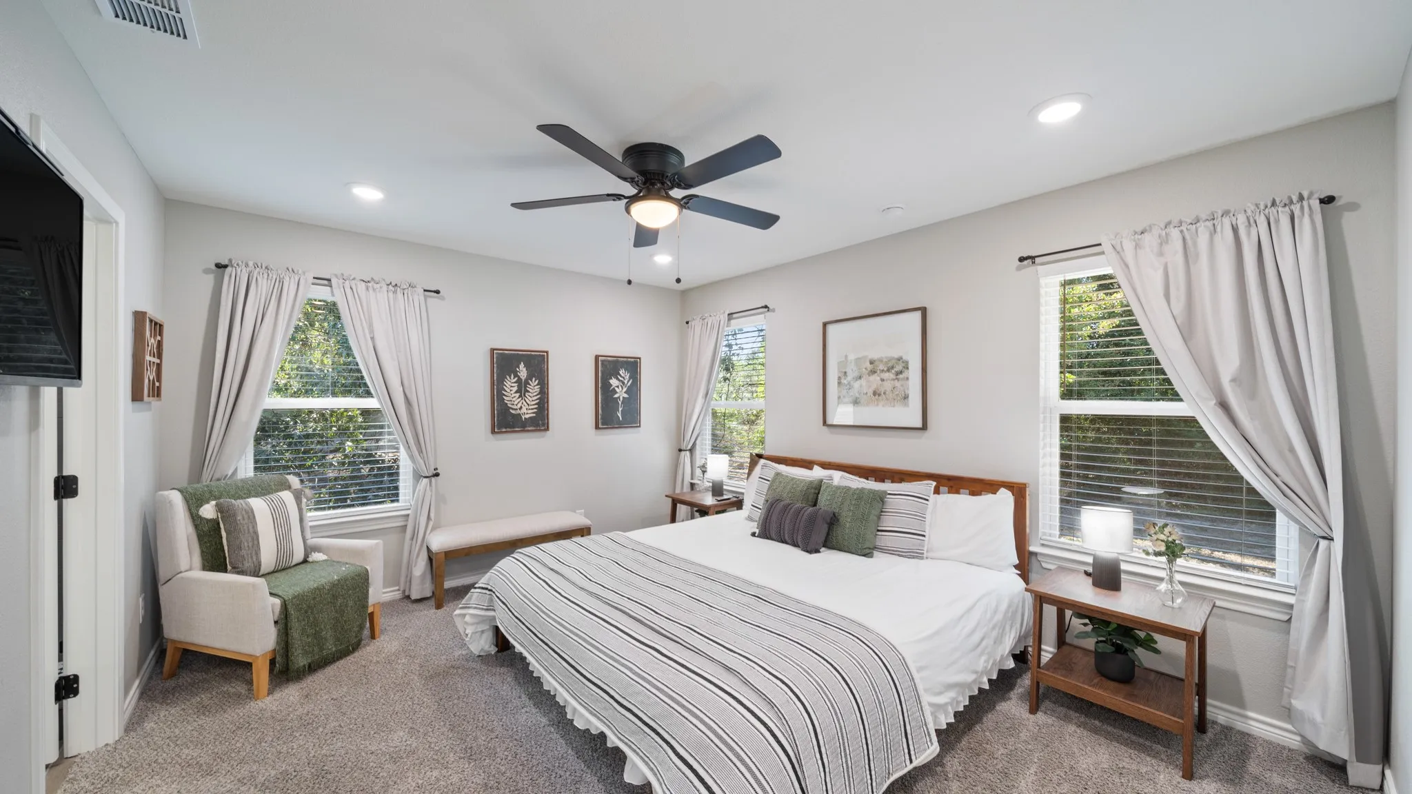 Single Family Residence For Sale in Henderson County , 128 Crestwood Drive, Mabank, Texas 75156, 3 Bedroom, 2 Bathroom, Garage spaces, 1,260 Sqft, built in 2022, mls#21413948, Real Estate Agent in Mabank, Homes For Sale in Henderson county, Homes For Sale in Mabank, Realtor in Mabank Texas, Real Estate Brokerage Independent Realty Texas, Luminita Cordes Realtor