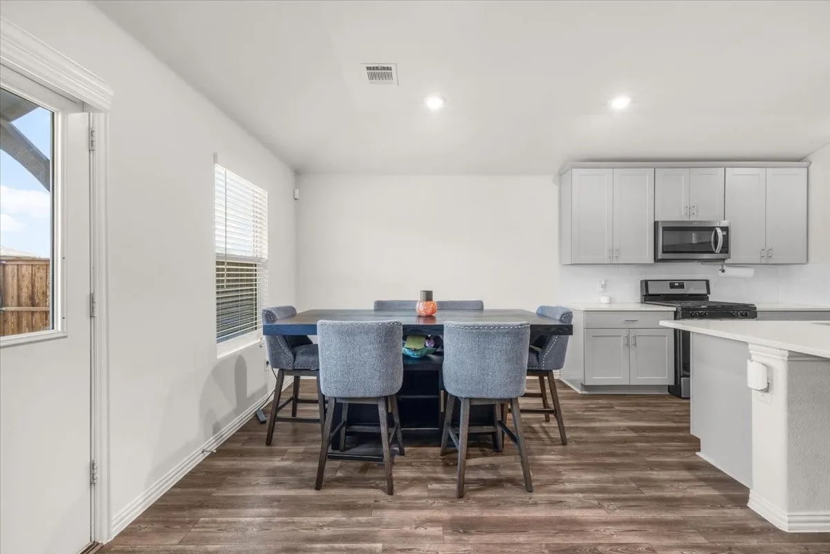 Single Family Residence For Sale in Tarrant County , 10604 Copeland Lane, Fort Worth, Texas 76126, 3 Bedroom, 2 Bathroom, 2 Garage spaces, 1,677 Sqft, built in 2022, mls#21417817, Real Estate Agent in Fort Worth, Homes For Sale in Tarrant county, Homes For Sale in Fort Worth, Realtor in Fort Worth Texas, Real Estate Brokerage Independent Realty Texas, Luminita Cordes Realtor