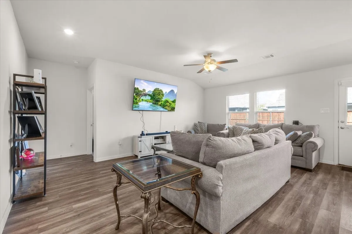 Single Family Residence For Sale in Tarrant County , 10604 Copeland Lane, Fort Worth, Texas 76126, 3 Bedroom, 2 Bathroom, 2 Garage spaces, 1,677 Sqft, built in 2022, mls#21417817, Real Estate Agent in Fort Worth, Homes For Sale in Tarrant county, Homes For Sale in Fort Worth, Realtor in Fort Worth Texas, Real Estate Brokerage Independent Realty Texas, Luminita Cordes Realtor