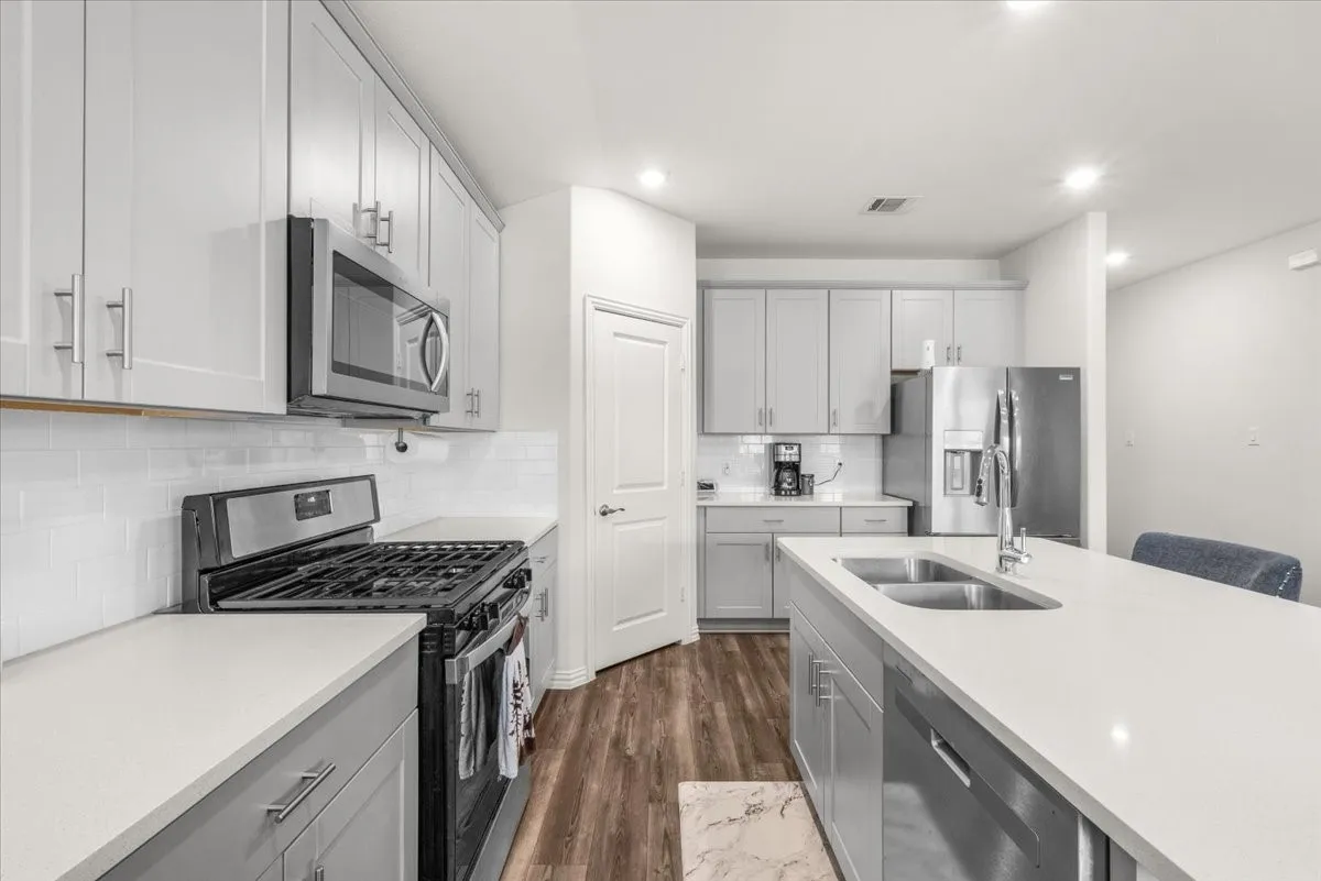 Single Family Residence For Sale in Tarrant County , 10604 Copeland Lane, Fort Worth, Texas 76126, 3 Bedroom, 2 Bathroom, 2 Garage spaces, 1,677 Sqft, built in 2022, mls#21417817, Real Estate Agent in Fort Worth, Homes For Sale in Tarrant county, Homes For Sale in Fort Worth, Realtor in Fort Worth Texas, Real Estate Brokerage Independent Realty Texas, Luminita Cordes Realtor
