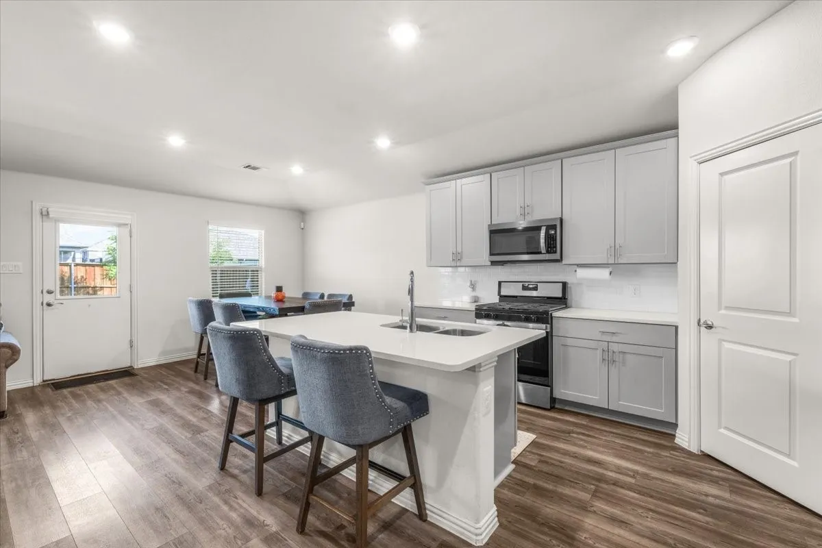 Single Family Residence For Sale in Tarrant County , 10604 Copeland Lane, Fort Worth, Texas 76126, 3 Bedroom, 2 Bathroom, 2 Garage spaces, 1,677 Sqft, built in 2022, mls#21417817, Real Estate Agent in Fort Worth, Homes For Sale in Tarrant county, Homes For Sale in Fort Worth, Realtor in Fort Worth Texas, Real Estate Brokerage Independent Realty Texas, Luminita Cordes Realtor