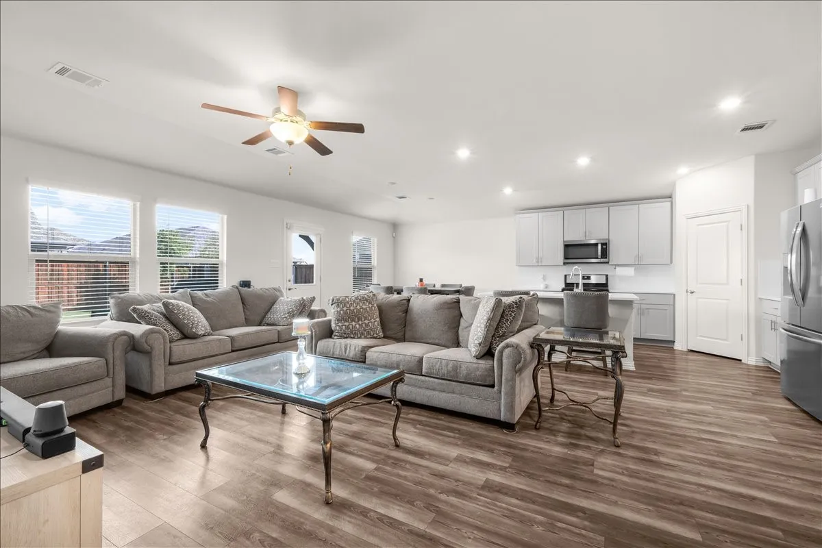 Single Family Residence For Sale in Tarrant County , 10604 Copeland Lane, Fort Worth, Texas 76126, 3 Bedroom, 2 Bathroom, 2 Garage spaces, 1,677 Sqft, built in 2022, mls#21417817, Real Estate Agent in Fort Worth, Homes For Sale in Tarrant county, Homes For Sale in Fort Worth, Realtor in Fort Worth Texas, Real Estate Brokerage Independent Realty Texas, Luminita Cordes Realtor
