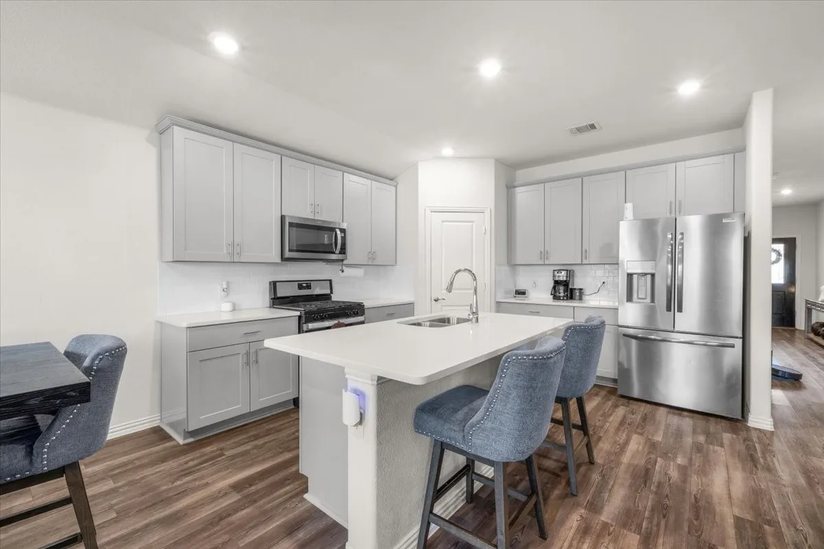 Single Family Residence For Sale in Tarrant County , 10604 Copeland Lane, Fort Worth, Texas 76126, 3 Bedroom, 2 Bathroom, 2 Garage spaces, 1,677 Sqft, built in 2022, mls#21417817, Real Estate Agent in Fort Worth, Homes For Sale in Tarrant county, Homes For Sale in Fort Worth, Realtor in Fort Worth Texas, Real Estate Brokerage Independent Realty Texas, Luminita Cordes Realtor