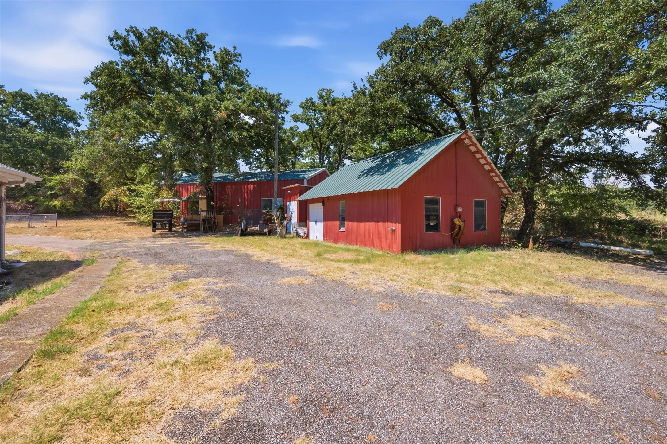 Single Family Residence For Sale in Johnson County , 8116 Dot Hudson Road, Alvarado, Texas 76009, 3 Bedroom, 3 Bathroom, 2 Garage spaces, 3,544 Sqft, built in 2003, mls#21409036, Real Estate Agent in Alvarado, Homes For Sale in Johnson county, Homes For Sale in Alvarado, Realtor in Alvarado Texas, Real Estate Brokerage Independent Realty Texas, Luminita Cordes Realtor