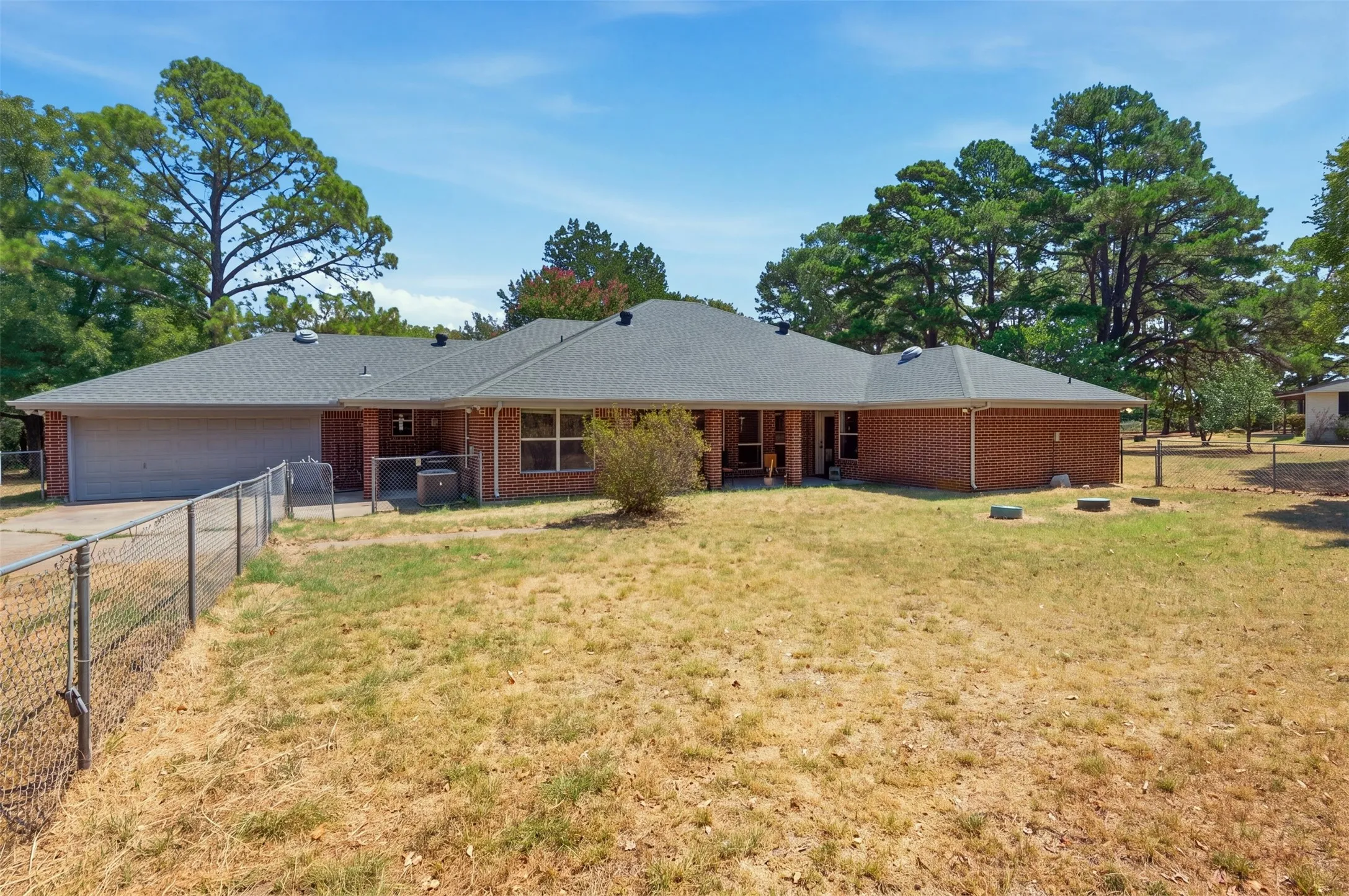 Single Family Residence For Sale in Johnson County , 8116 Dot Hudson Road, Alvarado, Texas 76009, 3 Bedroom, 3 Bathroom, 2 Garage spaces, 3,544 Sqft, built in 2003, mls#21409036, Real Estate Agent in Alvarado, Homes For Sale in Johnson county, Homes For Sale in Alvarado, Realtor in Alvarado Texas, Real Estate Brokerage Independent Realty Texas, Luminita Cordes Realtor