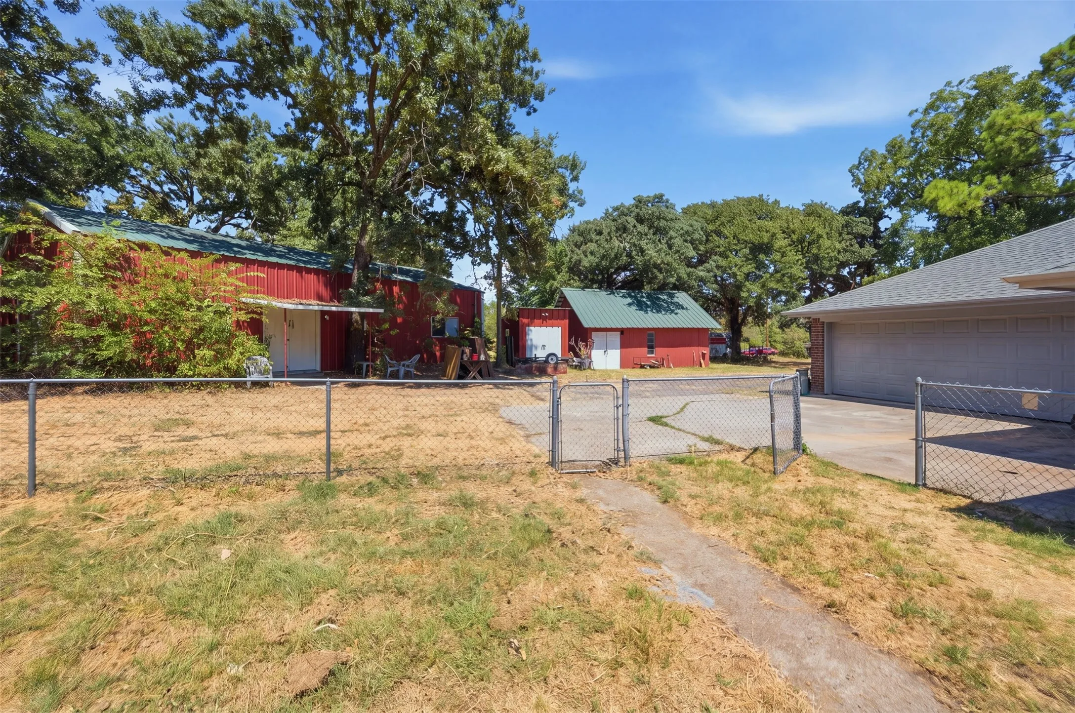 Single Family Residence For Sale in Johnson County , 8116 Dot Hudson Road, Alvarado, Texas 76009, 3 Bedroom, 3 Bathroom, 2 Garage spaces, 3,544 Sqft, built in 2003, mls#21409036, Real Estate Agent in Alvarado, Homes For Sale in Johnson county, Homes For Sale in Alvarado, Realtor in Alvarado Texas, Real Estate Brokerage Independent Realty Texas, Luminita Cordes Realtor
