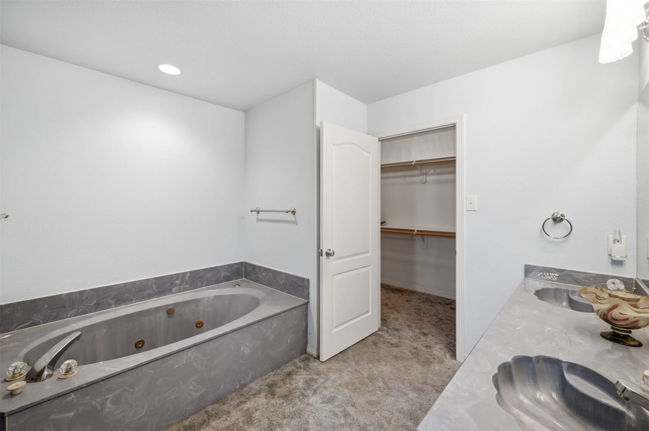 Single Family Residence For Sale in Johnson County , 8116 Dot Hudson Road, Alvarado, Texas 76009, 3 Bedroom, 3 Bathroom, 2 Garage spaces, 3,544 Sqft, built in 2003, mls#21409036, Real Estate Agent in Alvarado, Homes For Sale in Johnson county, Homes For Sale in Alvarado, Realtor in Alvarado Texas, Real Estate Brokerage Independent Realty Texas, Luminita Cordes Realtor