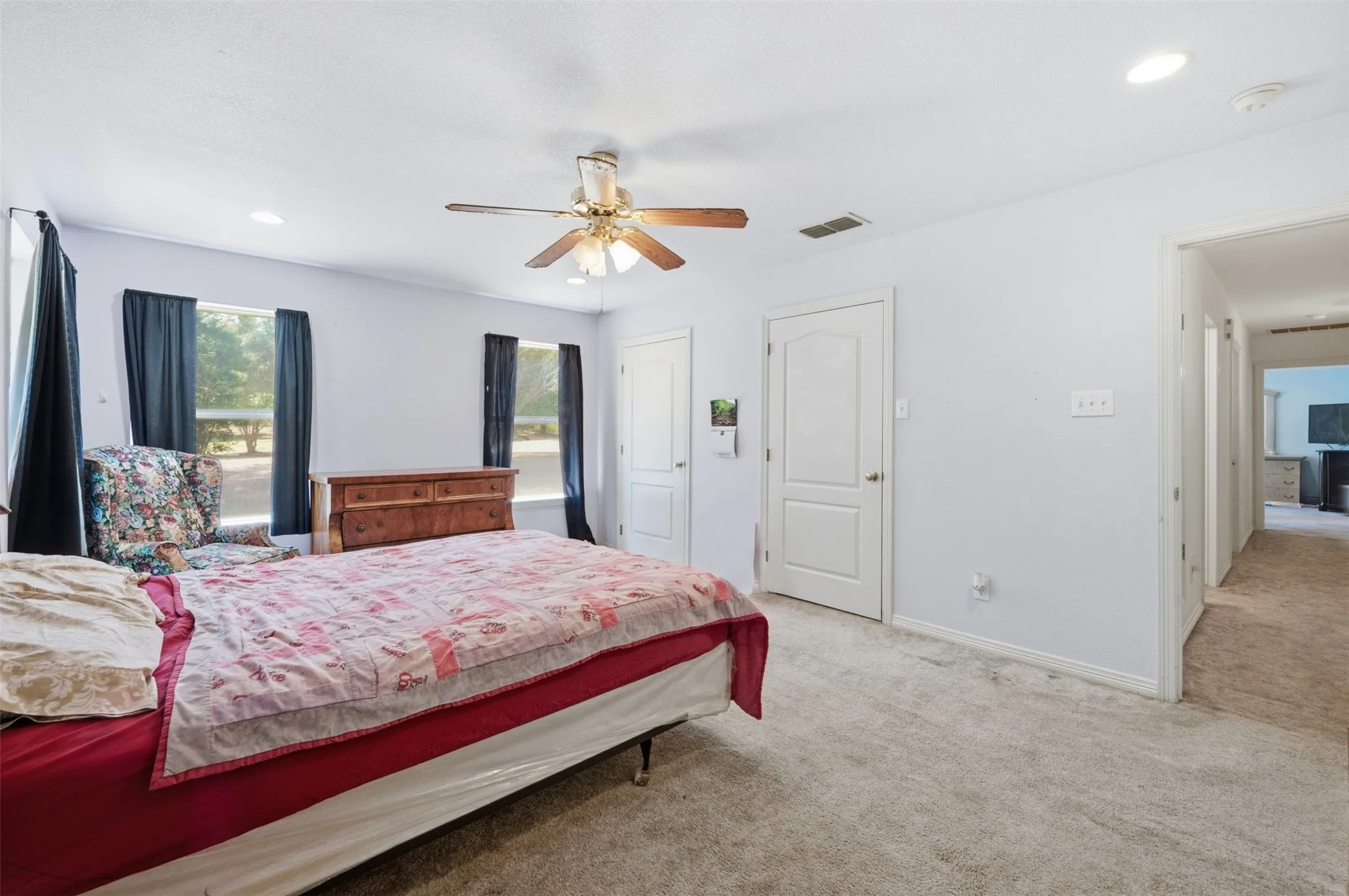 Single Family Residence For Sale in Johnson County , 8116 Dot Hudson Road, Alvarado, Texas 76009, 3 Bedroom, 3 Bathroom, 2 Garage spaces, 3,544 Sqft, built in 2003, mls#21409036, Real Estate Agent in Alvarado, Homes For Sale in Johnson county, Homes For Sale in Alvarado, Realtor in Alvarado Texas, Real Estate Brokerage Independent Realty Texas, Luminita Cordes Realtor