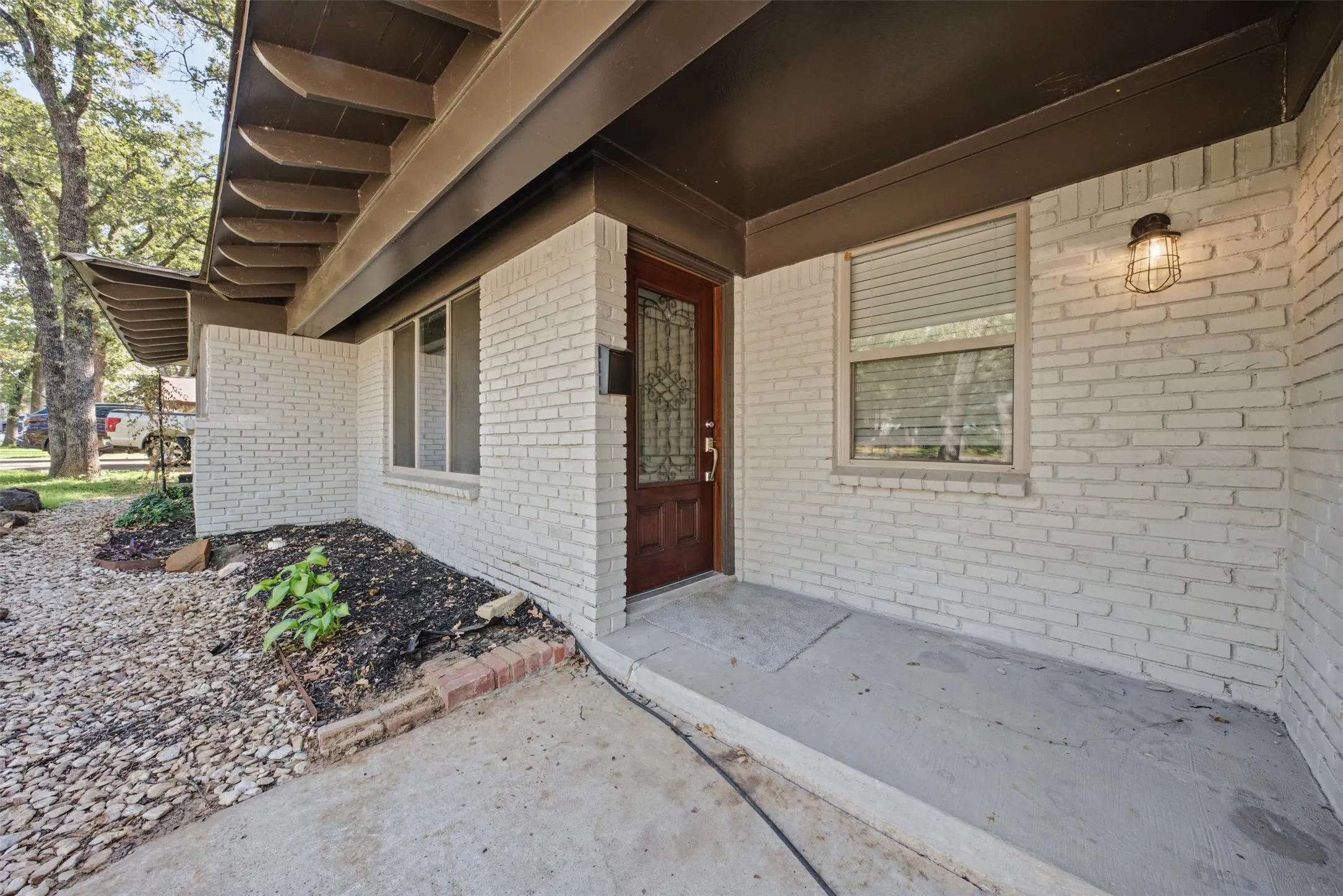 Single Family Residence For Sale in Tarrant County , 6404 Ravenswood Drive, Fort Worth, Texas 76112, 3 Bedroom, 2 Bathroom, 2 Garage spaces, 1,808 Sqft, built in 1957, mls#21420733, Real Estate Agent in Fort Worth, Homes For Sale in Tarrant county, Homes For Sale in Fort Worth, Realtor in Fort Worth Texas, Real Estate Brokerage Independent Realty Texas, Luminita Cordes Realtor