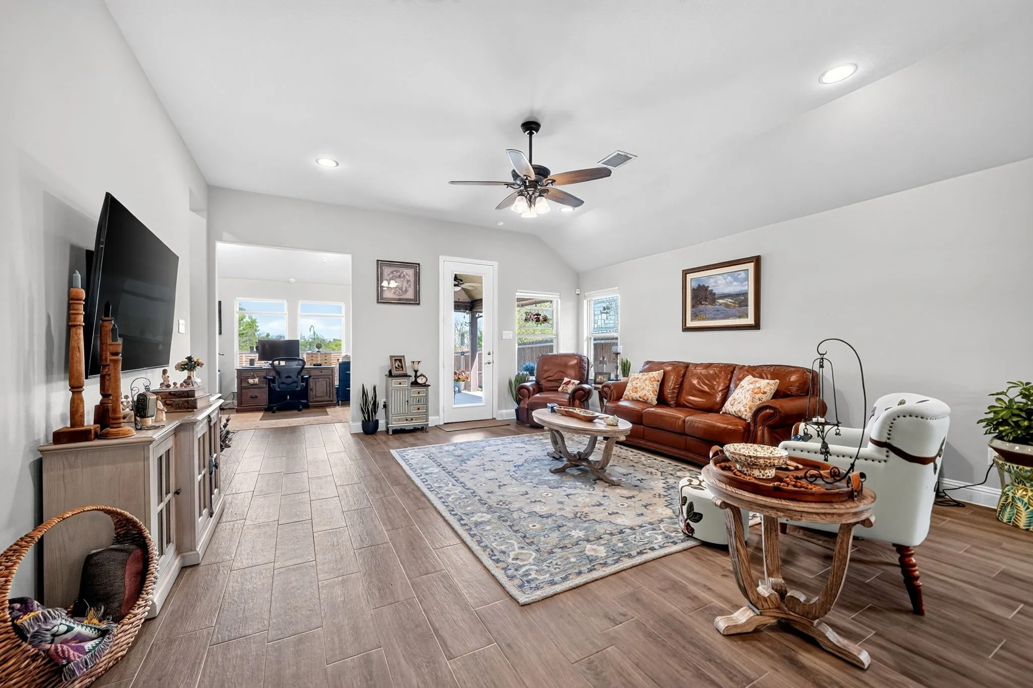 Single Family Residence For Sale in Rockwall County , 813 Mildren Lane, Fate, Texas 75087, 4 Bedroom, 3 Bathroom, 2 Garage spaces, 2,355 Sqft, built in 2021, mls#21420612, Real Estate Agent in Fate, Homes For Sale in Rockwall county, Homes For Sale in Fate, Realtor in Fate Texas, Real Estate Brokerage Independent Realty Texas, Luminita Cordes Realtor