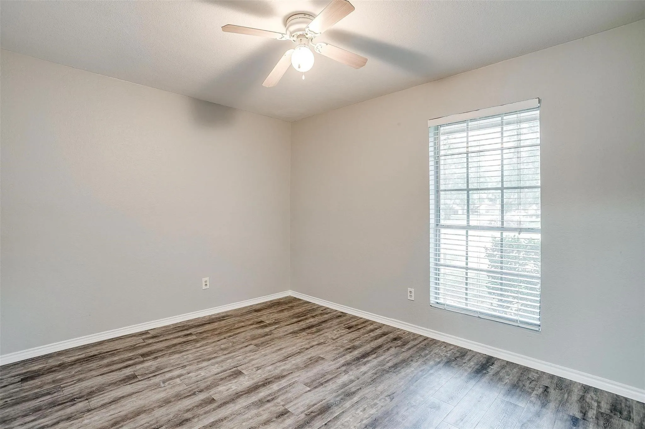 Single Family Residence For Rent in Tarrant County , 1400 Breckenridge Road, Mansfield, Texas 76063, 3 Bedroom, 2 Bathroom, 2 Garage spaces, 1,440 Sqft, built in 1981, mls#21420779, Real Estate Agent in Mansfield, Homes For Rent in Tarrant county, Homes For Rent in Mansfield, Realtor in Mansfield Texas, Real Estate Brokerage Independent Realty Texas, Luminita Cordes Realtor
