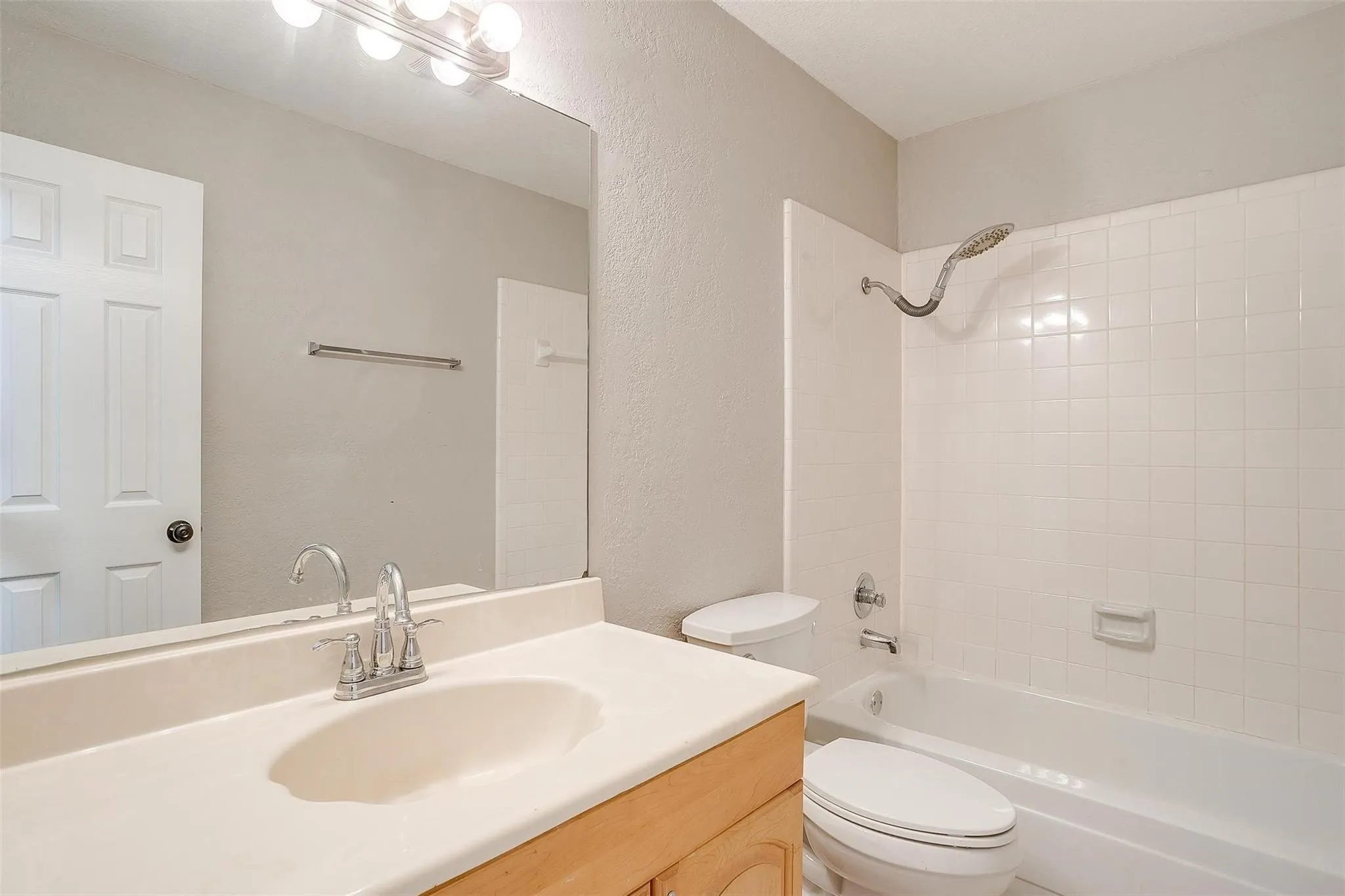 Single Family Residence For Rent in Tarrant County , 1400 Breckenridge Road, Mansfield, Texas 76063, 3 Bedroom, 2 Bathroom, 2 Garage spaces, 1,440 Sqft, built in 1981, mls#21420779, Real Estate Agent in Mansfield, Homes For Rent in Tarrant county, Homes For Rent in Mansfield, Realtor in Mansfield Texas, Real Estate Brokerage Independent Realty Texas, Luminita Cordes Realtor