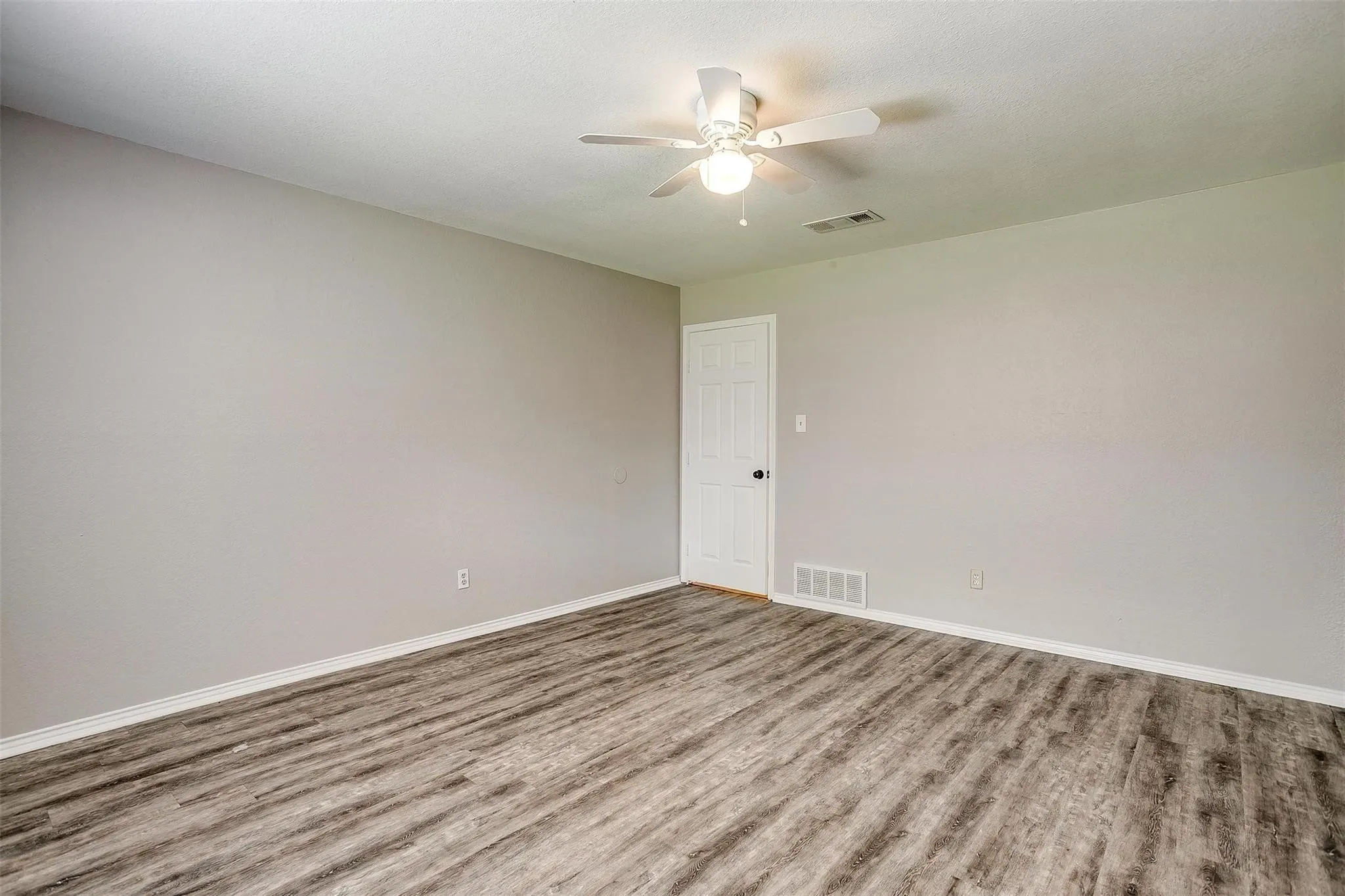 Single Family Residence For Rent in Tarrant County , 1400 Breckenridge Road, Mansfield, Texas 76063, 3 Bedroom, 2 Bathroom, 2 Garage spaces, 1,440 Sqft, built in 1981, mls#21420779, Real Estate Agent in Mansfield, Homes For Rent in Tarrant county, Homes For Rent in Mansfield, Realtor in Mansfield Texas, Real Estate Brokerage Independent Realty Texas, Luminita Cordes Realtor