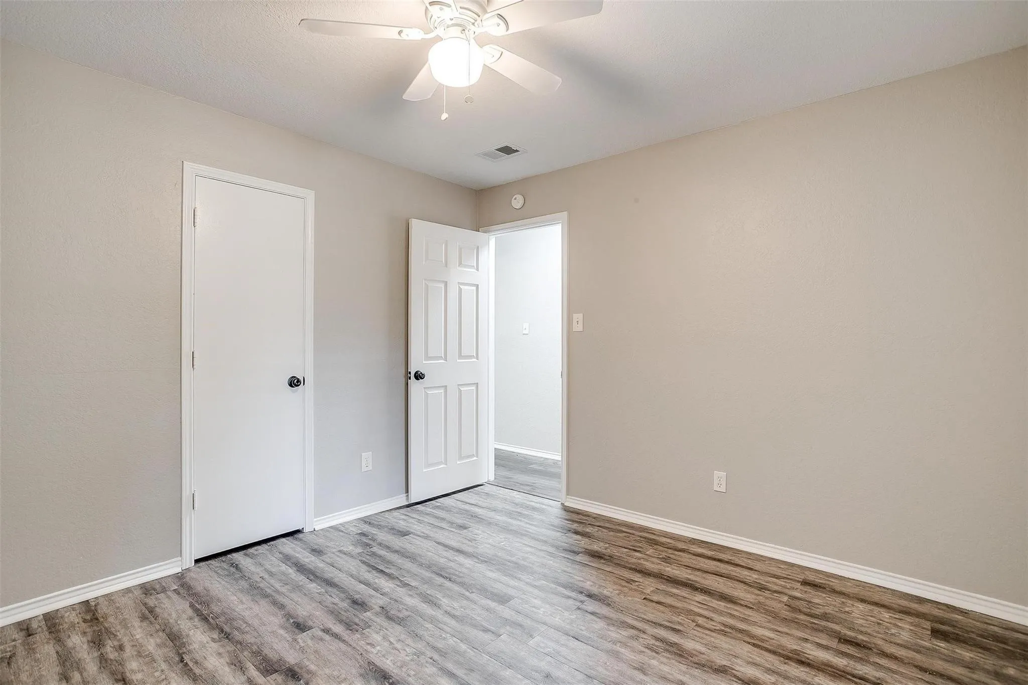 Single Family Residence For Rent in Tarrant County , 1400 Breckenridge Road, Mansfield, Texas 76063, 3 Bedroom, 2 Bathroom, 2 Garage spaces, 1,440 Sqft, built in 1981, mls#21420779, Real Estate Agent in Mansfield, Homes For Rent in Tarrant county, Homes For Rent in Mansfield, Realtor in Mansfield Texas, Real Estate Brokerage Independent Realty Texas, Luminita Cordes Realtor