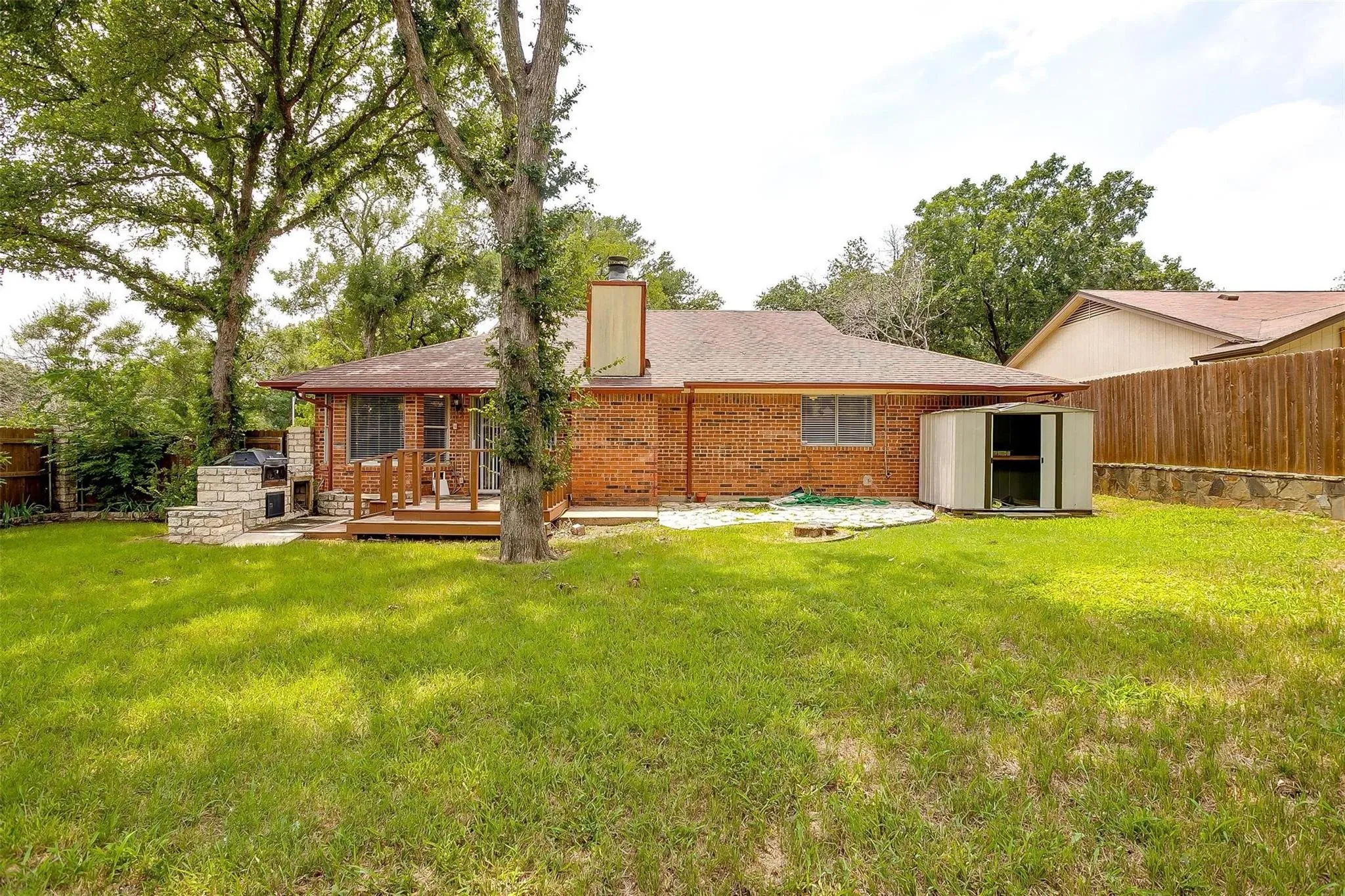 Single Family Residence For Rent in Tarrant County , 1400 Breckenridge Road, Mansfield, Texas 76063, 3 Bedroom, 2 Bathroom, 2 Garage spaces, 1,440 Sqft, built in 1981, mls#21420779, Real Estate Agent in Mansfield, Homes For Rent in Tarrant county, Homes For Rent in Mansfield, Realtor in Mansfield Texas, Real Estate Brokerage Independent Realty Texas, Luminita Cordes Realtor