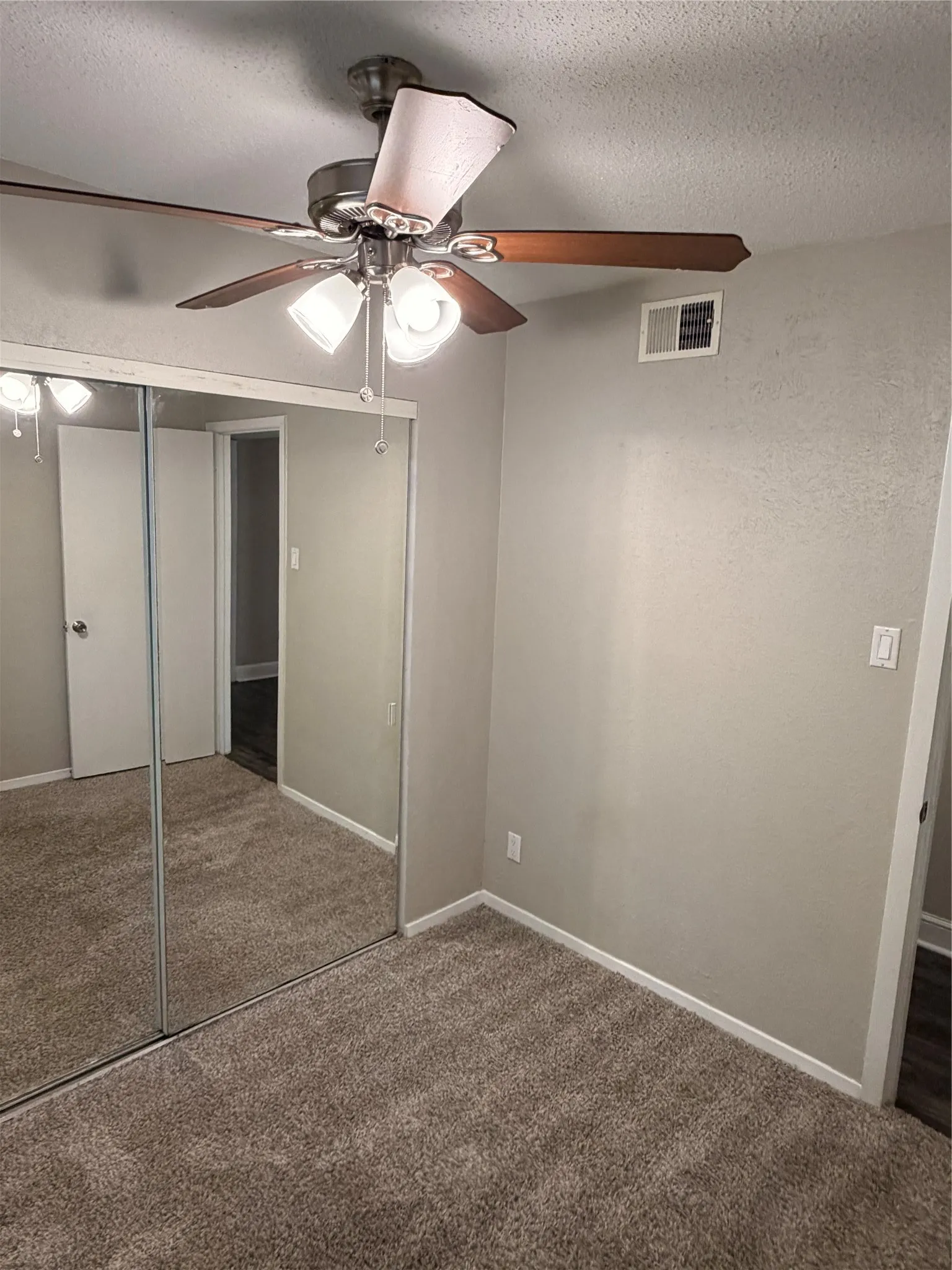 Single Family Residence For Rent in Tarrant County , 725 Willow Street, Hurst, Texas 76053, 4 Bedroom, 2 Bathroom, 2 Garage spaces, 1,423 Sqft, built in 1963, mls#21420978, Real Estate Agent in Hurst, Homes For Rent in Tarrant county, Homes For Rent in Hurst, Realtor in Hurst Texas, Real Estate Brokerage Independent Realty Texas, Luminita Cordes Realtor
