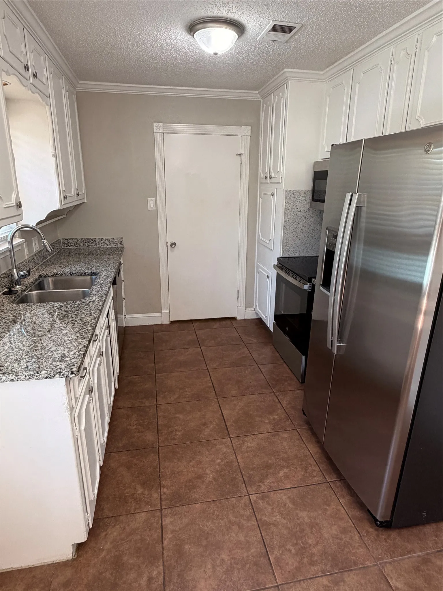 Single Family Residence For Rent in Tarrant County , 725 Willow Street, Hurst, Texas 76053, 4 Bedroom, 2 Bathroom, 2 Garage spaces, 1,423 Sqft, built in 1963, mls#21420978, Real Estate Agent in Hurst, Homes For Rent in Tarrant county, Homes For Rent in Hurst, Realtor in Hurst Texas, Real Estate Brokerage Independent Realty Texas, Luminita Cordes Realtor
