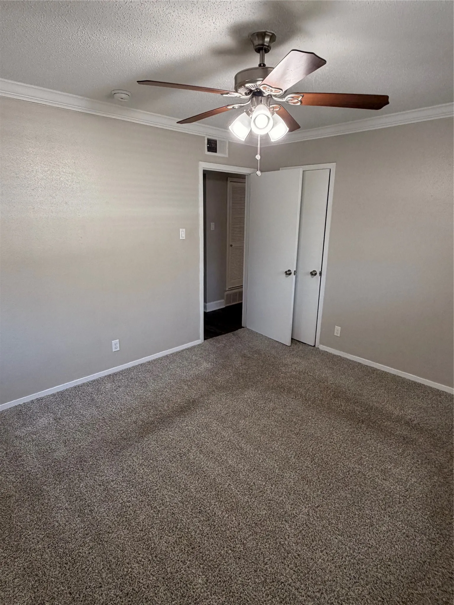 Single Family Residence For Rent in Tarrant County , 725 Willow Street, Hurst, Texas 76053, 4 Bedroom, 2 Bathroom, 2 Garage spaces, 1,423 Sqft, built in 1963, mls#21420978, Real Estate Agent in Hurst, Homes For Rent in Tarrant county, Homes For Rent in Hurst, Realtor in Hurst Texas, Real Estate Brokerage Independent Realty Texas, Luminita Cordes Realtor