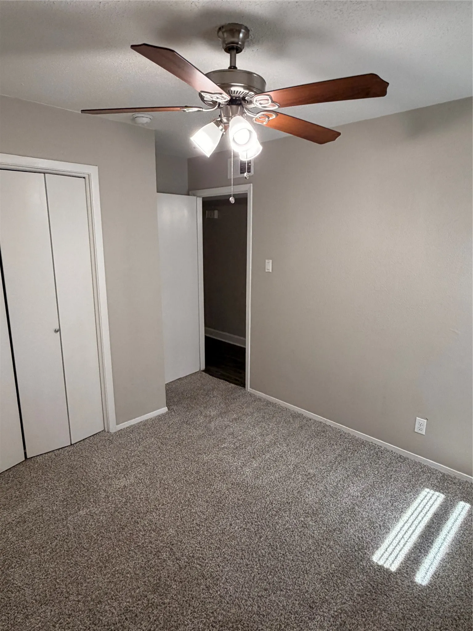 Single Family Residence For Rent in Tarrant County , 725 Willow Street, Hurst, Texas 76053, 4 Bedroom, 2 Bathroom, 2 Garage spaces, 1,423 Sqft, built in 1963, mls#21420978, Real Estate Agent in Hurst, Homes For Rent in Tarrant county, Homes For Rent in Hurst, Realtor in Hurst Texas, Real Estate Brokerage Independent Realty Texas, Luminita Cordes Realtor