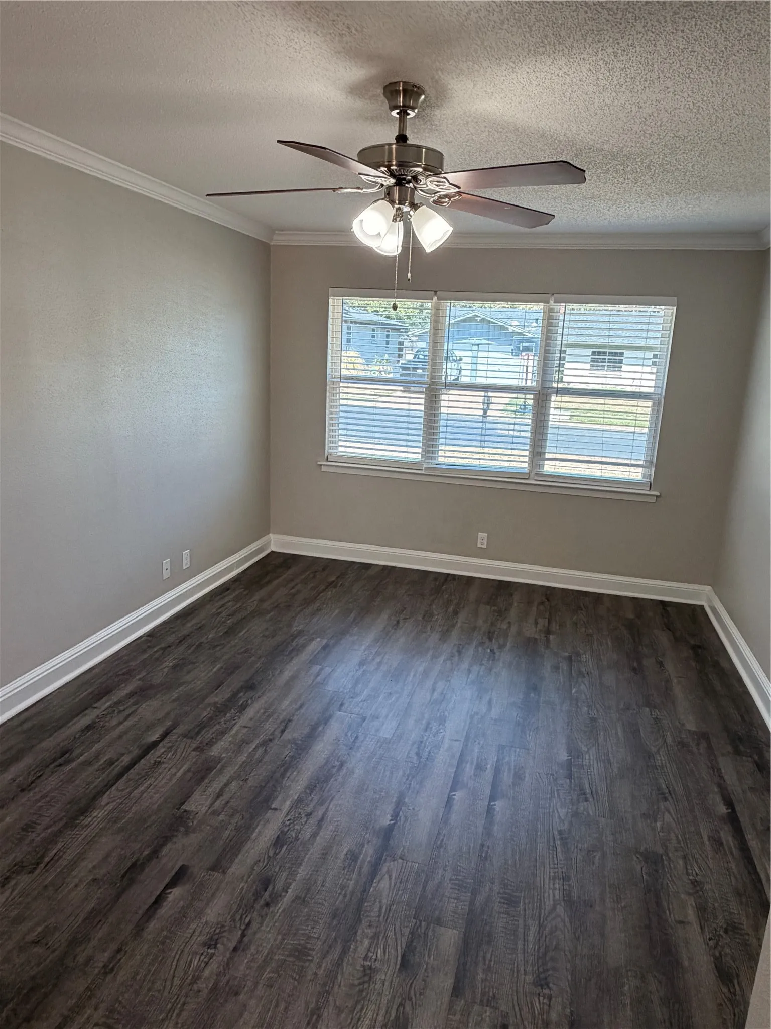 Single Family Residence For Rent in Tarrant County , 725 Willow Street, Hurst, Texas 76053, 4 Bedroom, 2 Bathroom, 2 Garage spaces, 1,423 Sqft, built in 1963, mls#21420978, Real Estate Agent in Hurst, Homes For Rent in Tarrant county, Homes For Rent in Hurst, Realtor in Hurst Texas, Real Estate Brokerage Independent Realty Texas, Luminita Cordes Realtor
