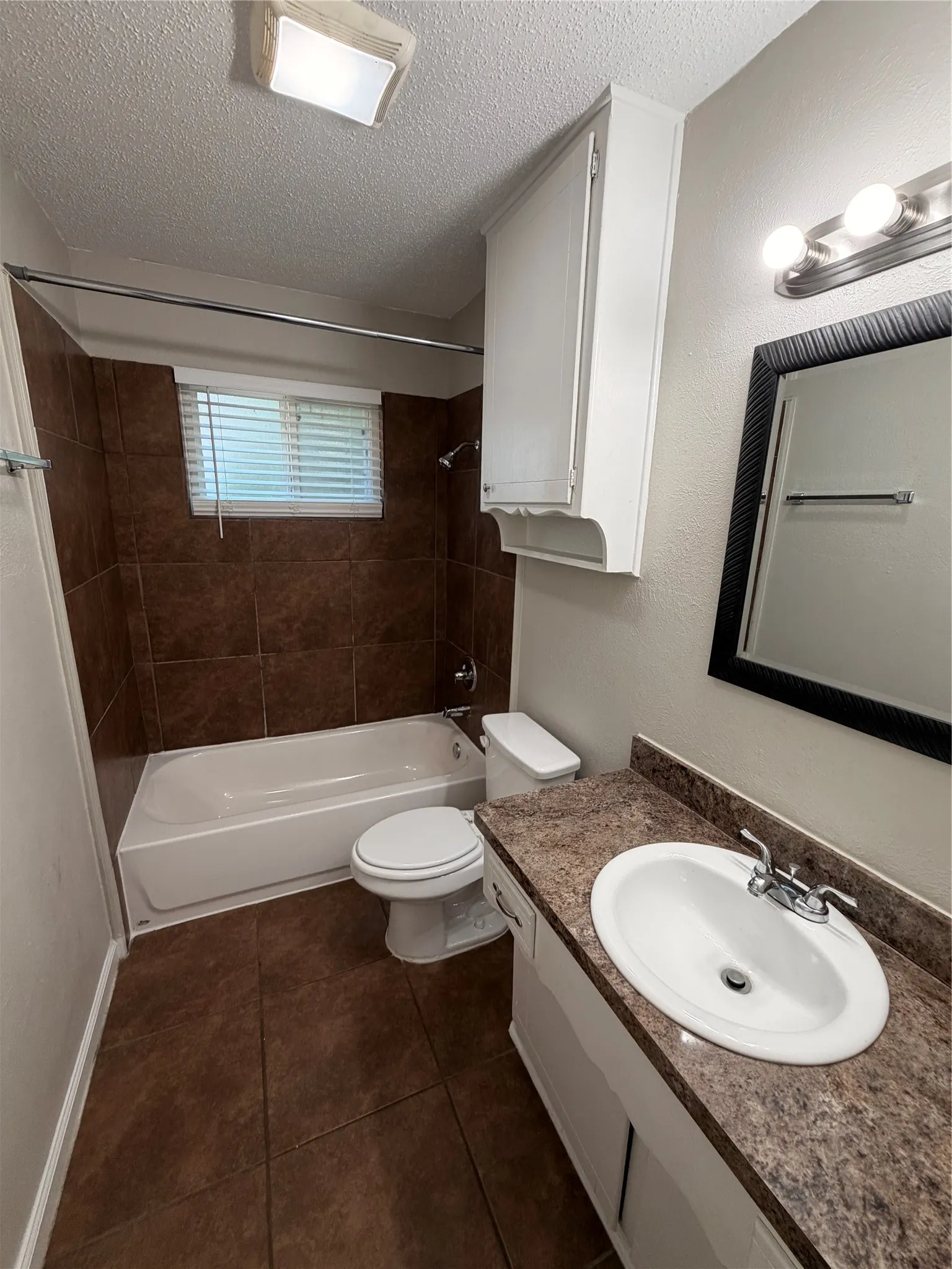 Single Family Residence For Rent in Tarrant County , 725 Willow Street, Hurst, Texas 76053, 4 Bedroom, 2 Bathroom, 2 Garage spaces, 1,423 Sqft, built in 1963, mls#21420978, Real Estate Agent in Hurst, Homes For Rent in Tarrant county, Homes For Rent in Hurst, Realtor in Hurst Texas, Real Estate Brokerage Independent Realty Texas, Luminita Cordes Realtor