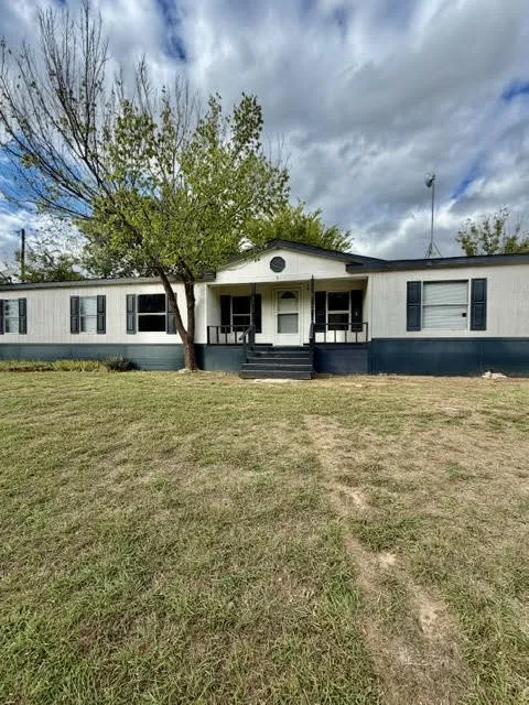 Mobile Home For Rent in Parker County , 723 Highland Circle, Springtown, Texas 76082, 3 Bedroom, 2 Bathroom, Garage spaces, 1,848 Sqft, built in 1997, mls#21421007, Real Estate Agent in Springtown, Homes For Rent in Parker county, Homes For Rent in Springtown, Realtor in Springtown Texas, Real Estate Brokerage Independent Realty Texas, Luminita Cordes Realtor