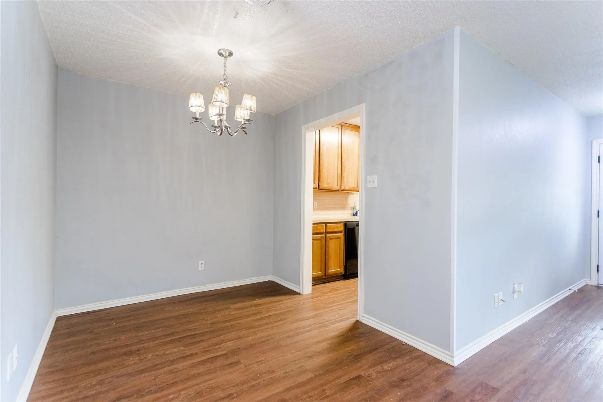 Duplex For Rent in Tarrant County , 2301 Kingsford Court, Arlington, Texas 76017, 3 Bedroom, 2 Bathroom, Garage spaces, 1,129 Sqft, built in 1985, mls#21420728, Real Estate Agent in Arlington, Homes For Rent in Tarrant county, Homes For Rent in Arlington, Realtor in Arlington Texas, Real Estate Brokerage Independent Realty Texas, Luminita Cordes Realtor