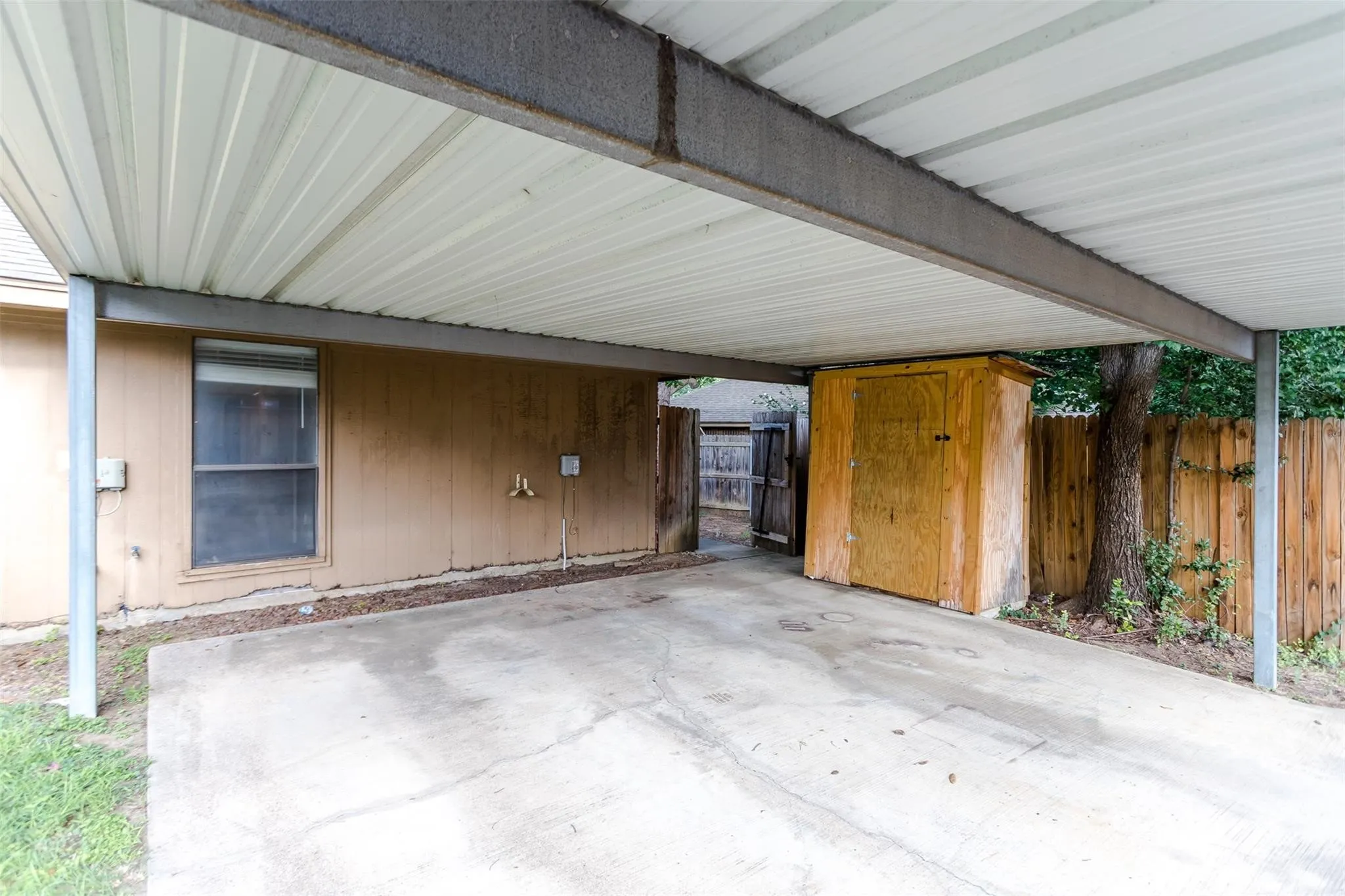 Duplex For Rent in Tarrant County , 2301 Kingsford Court, Arlington, Texas 76017, 3 Bedroom, 2 Bathroom, Garage spaces, 1,129 Sqft, built in 1985, mls#21420728, Real Estate Agent in Arlington, Homes For Rent in Tarrant county, Homes For Rent in Arlington, Realtor in Arlington Texas, Real Estate Brokerage Independent Realty Texas, Luminita Cordes Realtor