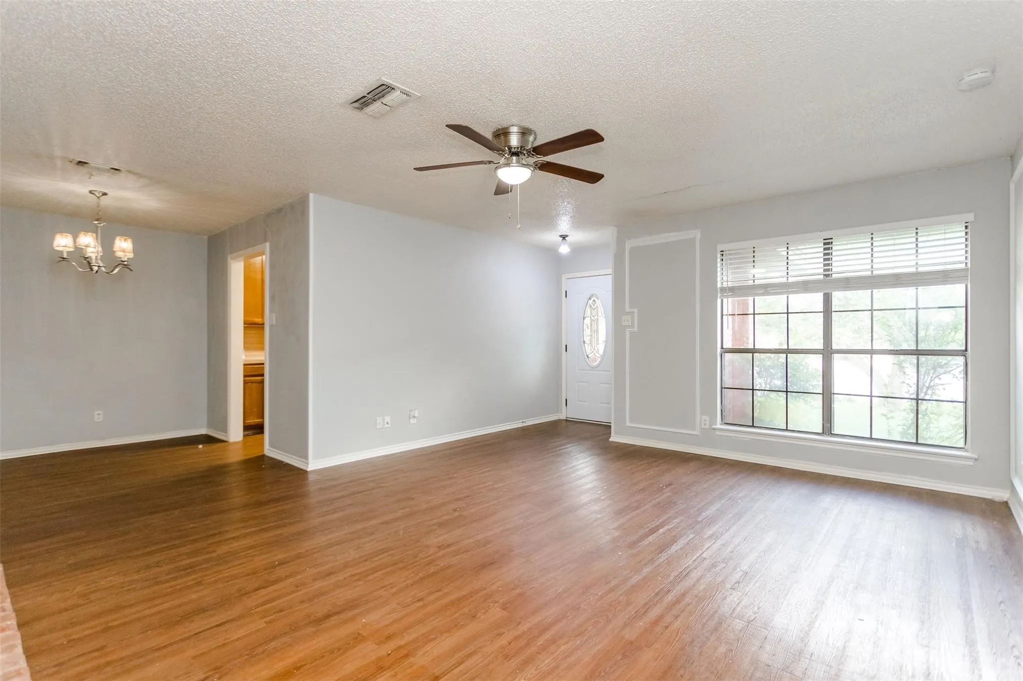 Duplex For Rent in Tarrant County , 2301 Kingsford Court, Arlington, Texas 76017, 3 Bedroom, 2 Bathroom, Garage spaces, 1,129 Sqft, built in 1985, mls#21420728, Real Estate Agent in Arlington, Homes For Rent in Tarrant county, Homes For Rent in Arlington, Realtor in Arlington Texas, Real Estate Brokerage Independent Realty Texas, Luminita Cordes Realtor