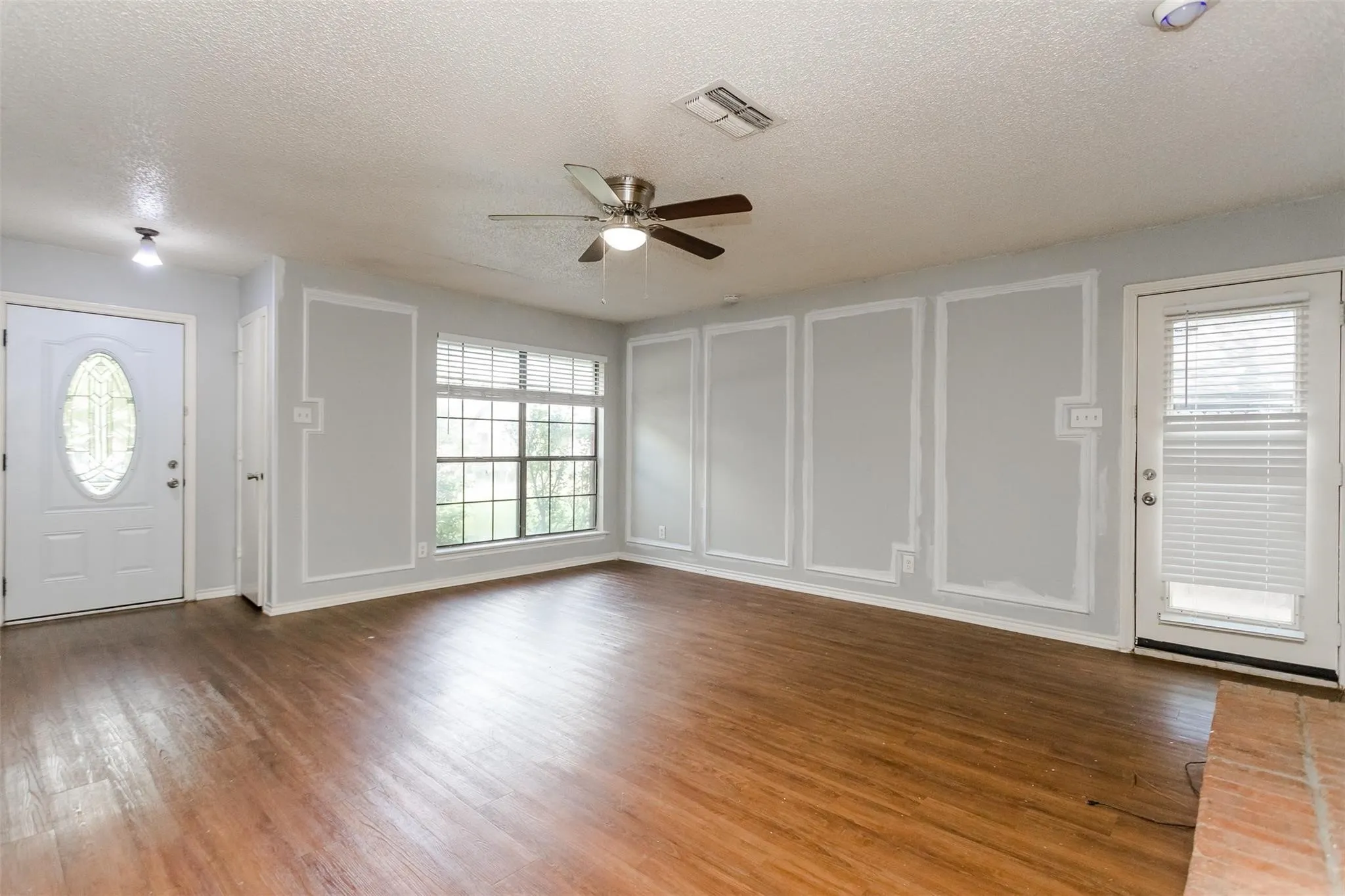 Duplex For Rent in Tarrant County , 2301 Kingsford Court, Arlington, Texas 76017, 3 Bedroom, 2 Bathroom, Garage spaces, 1,129 Sqft, built in 1985, mls#21420728, Real Estate Agent in Arlington, Homes For Rent in Tarrant county, Homes For Rent in Arlington, Realtor in Arlington Texas, Real Estate Brokerage Independent Realty Texas, Luminita Cordes Realtor