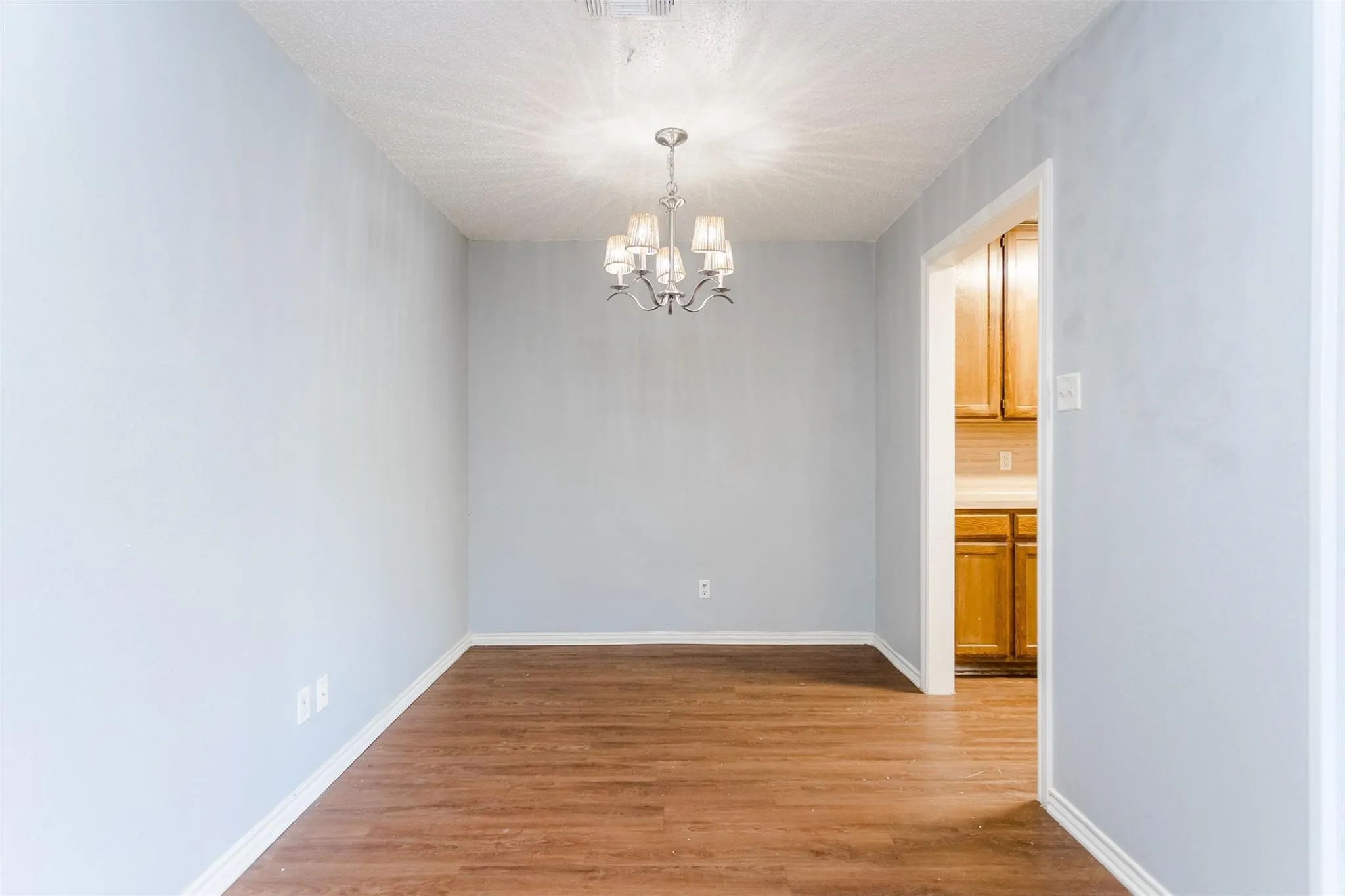 Duplex For Rent in Tarrant County , 2301 Kingsford Court, Arlington, Texas 76017, 3 Bedroom, 2 Bathroom, Garage spaces, 1,129 Sqft, built in 1985, mls#21420728, Real Estate Agent in Arlington, Homes For Rent in Tarrant county, Homes For Rent in Arlington, Realtor in Arlington Texas, Real Estate Brokerage Independent Realty Texas, Luminita Cordes Realtor