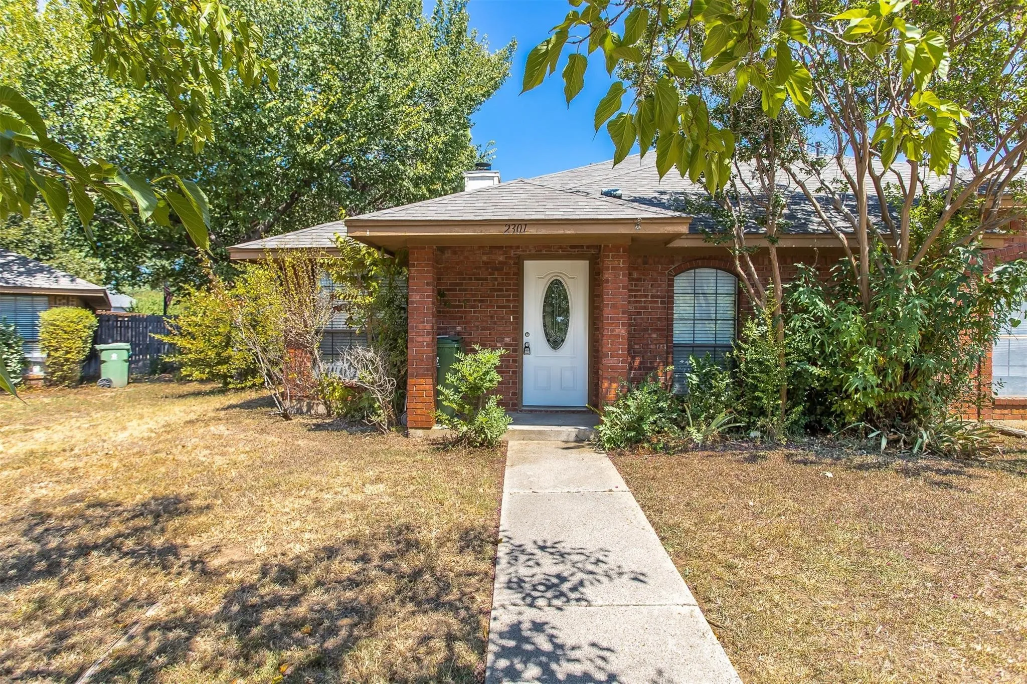 Duplex For Rent in Tarrant County , 2301 Kingsford Court, Arlington, Texas 76017, 3 Bedroom, 2 Bathroom, Garage spaces, 1,129 Sqft, built in 1985, mls#21420728, Real Estate Agent in Arlington, Homes For Rent in Tarrant county, Homes For Rent in Arlington, Realtor in Arlington Texas, Real Estate Brokerage Independent Realty Texas, Luminita Cordes Realtor