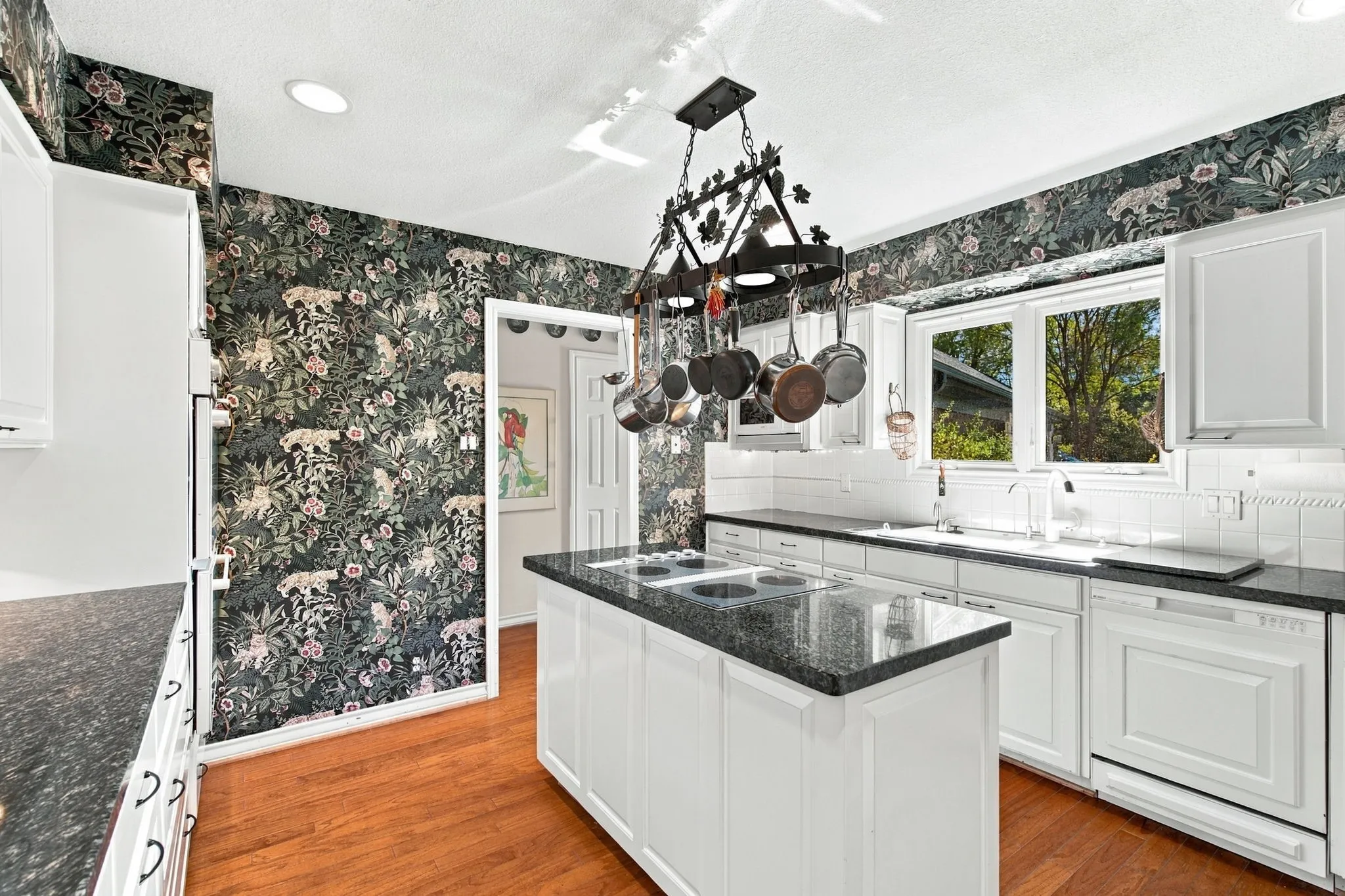 Single Family Residence For Sale in Parker County , 461 Quail Ridge Road, Aledo, Texas 76008, 3 Bedroom, 3 Bathroom, 4 Garage spaces, 3,018 Sqft, built in 1995, mls#21418317, Real Estate Agent in Aledo, Homes For Sale in Parker county, Homes For Sale in Aledo, Realtor in Aledo Texas, Real Estate Brokerage Independent Realty Texas, Luminita Cordes Realtor