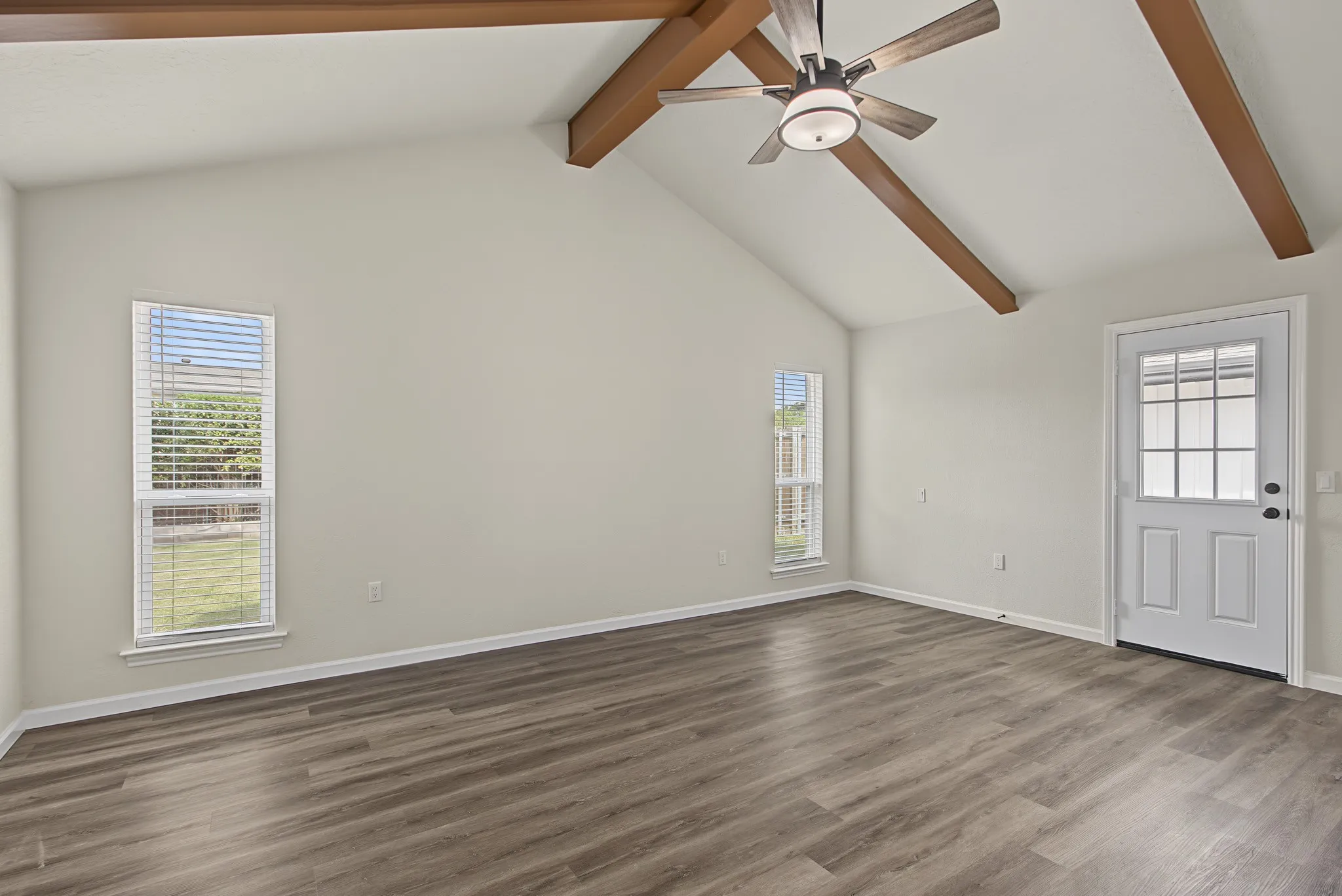 Single Family Residence For Sale in Dallas County , 10219 Echo Ridge Court, Dallas, Texas 75243, 4 Bedroom, 3 Bathroom, 2 Garage spaces, 2,004 Sqft, built in 1978, mls#21420499, Real Estate Agent in Dallas, Homes For Sale in Dallas county, Homes For Sale in Dallas, Realtor in Dallas Texas, Real Estate Brokerage Independent Realty Texas, Luminita Cordes Realtor