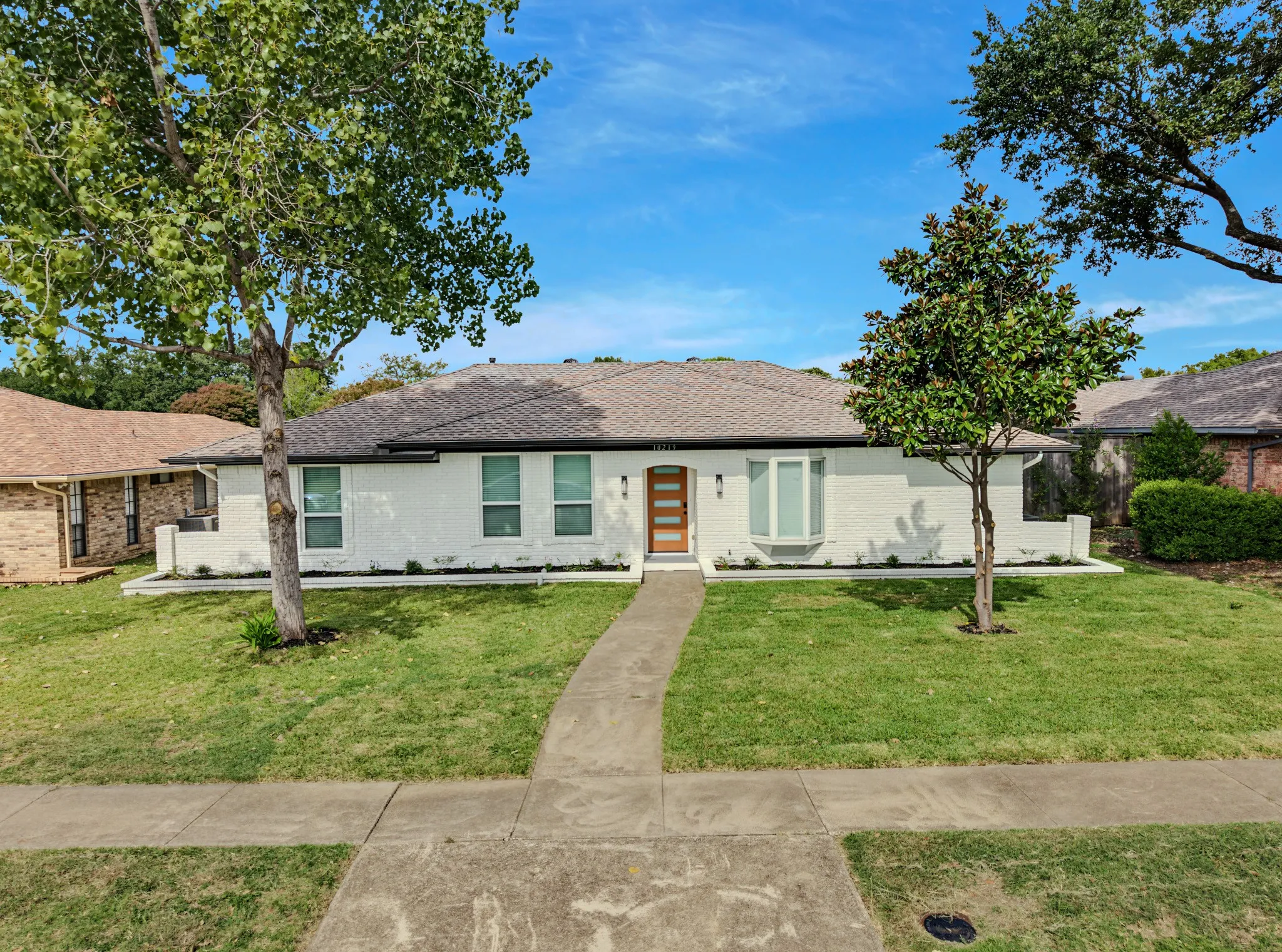 Single Family Residence For Sale in Dallas County , 10219 Echo Ridge Court, Dallas, Texas 75243, 4 Bedroom, 3 Bathroom, 2 Garage spaces, 2,004 Sqft, built in 1978, mls#21420499, Real Estate Agent in Dallas, Homes For Sale in Dallas county, Homes For Sale in Dallas, Realtor in Dallas Texas, Real Estate Brokerage Independent Realty Texas, Luminita Cordes Realtor