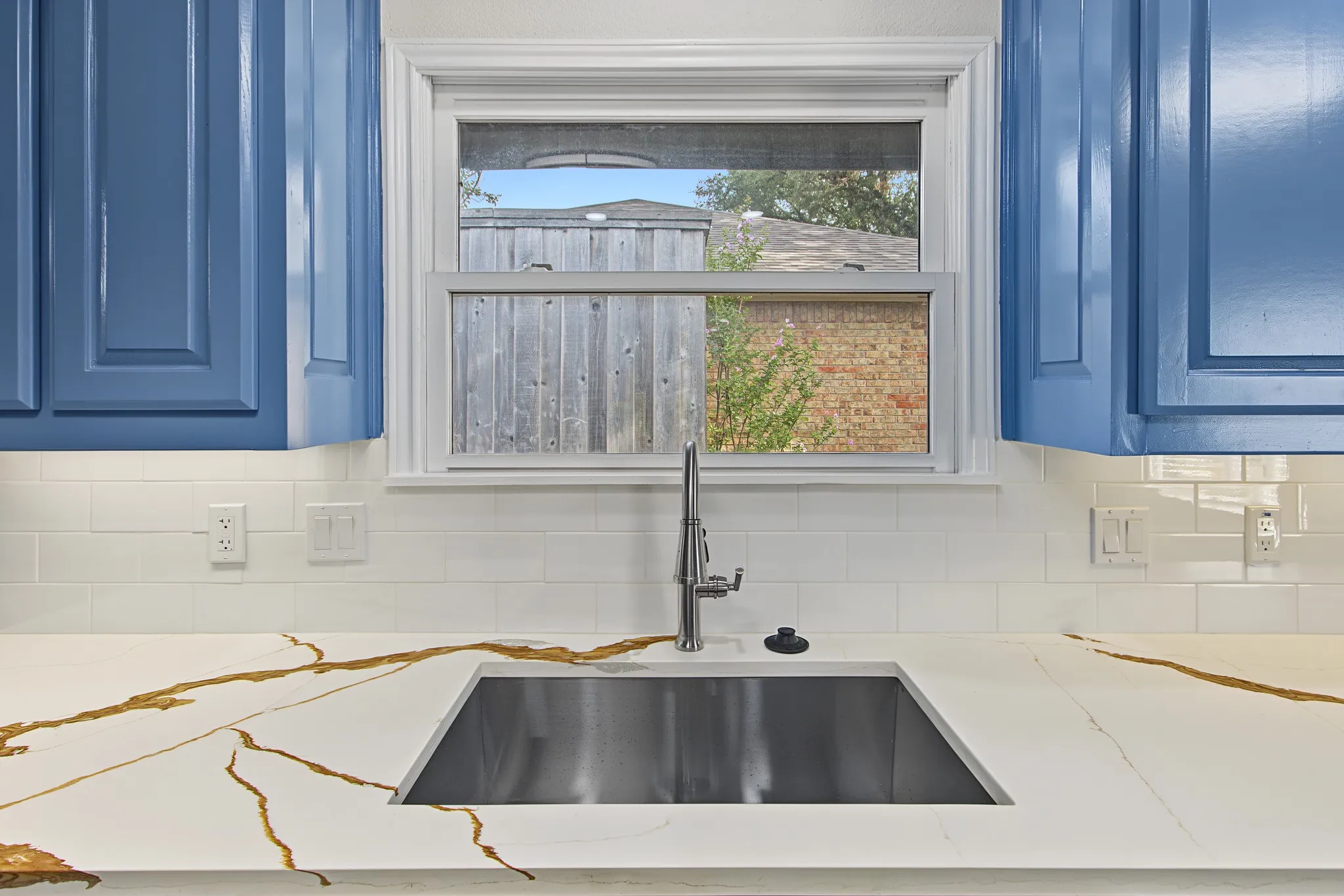 Single Family Residence For Sale in Dallas County , 10219 Echo Ridge Court, Dallas, Texas 75243, 4 Bedroom, 3 Bathroom, 2 Garage spaces, 2,004 Sqft, built in 1978, mls#21420499, Real Estate Agent in Dallas, Homes For Sale in Dallas county, Homes For Sale in Dallas, Realtor in Dallas Texas, Real Estate Brokerage Independent Realty Texas, Luminita Cordes Realtor